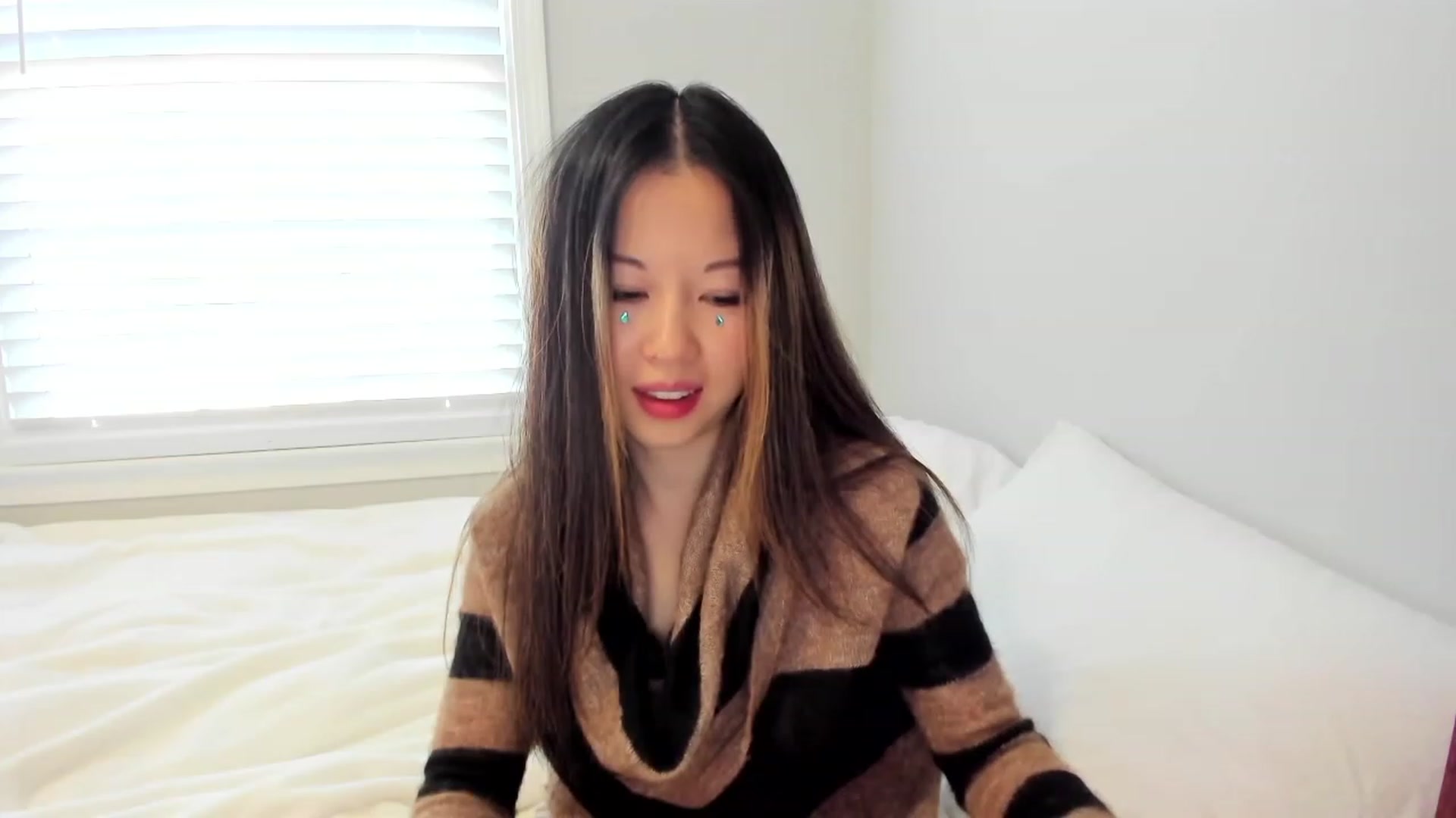 Gallery image thumbnail from daisypi3's myfreecams stream on, 12/16/2022, 18:31 image 16 of 20