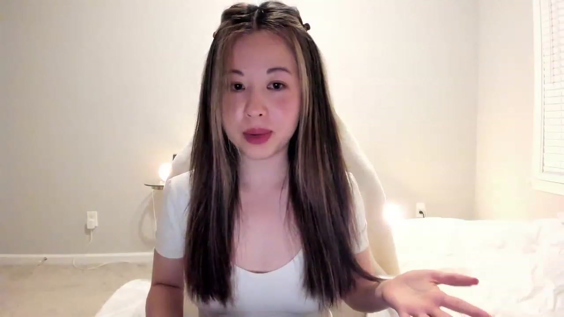 Gallery image thumbnail from daisypi3's myfreecams stream on, 04/06/2023, 04:34 image 2 of 20