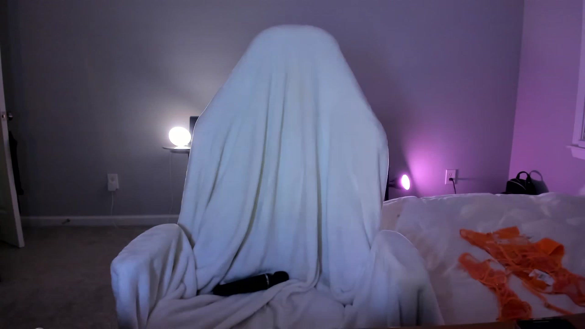 Gallery image thumbnail from daisypi3's myfreecams stream on, 05/05/2023, 07:01 image 6 of 20