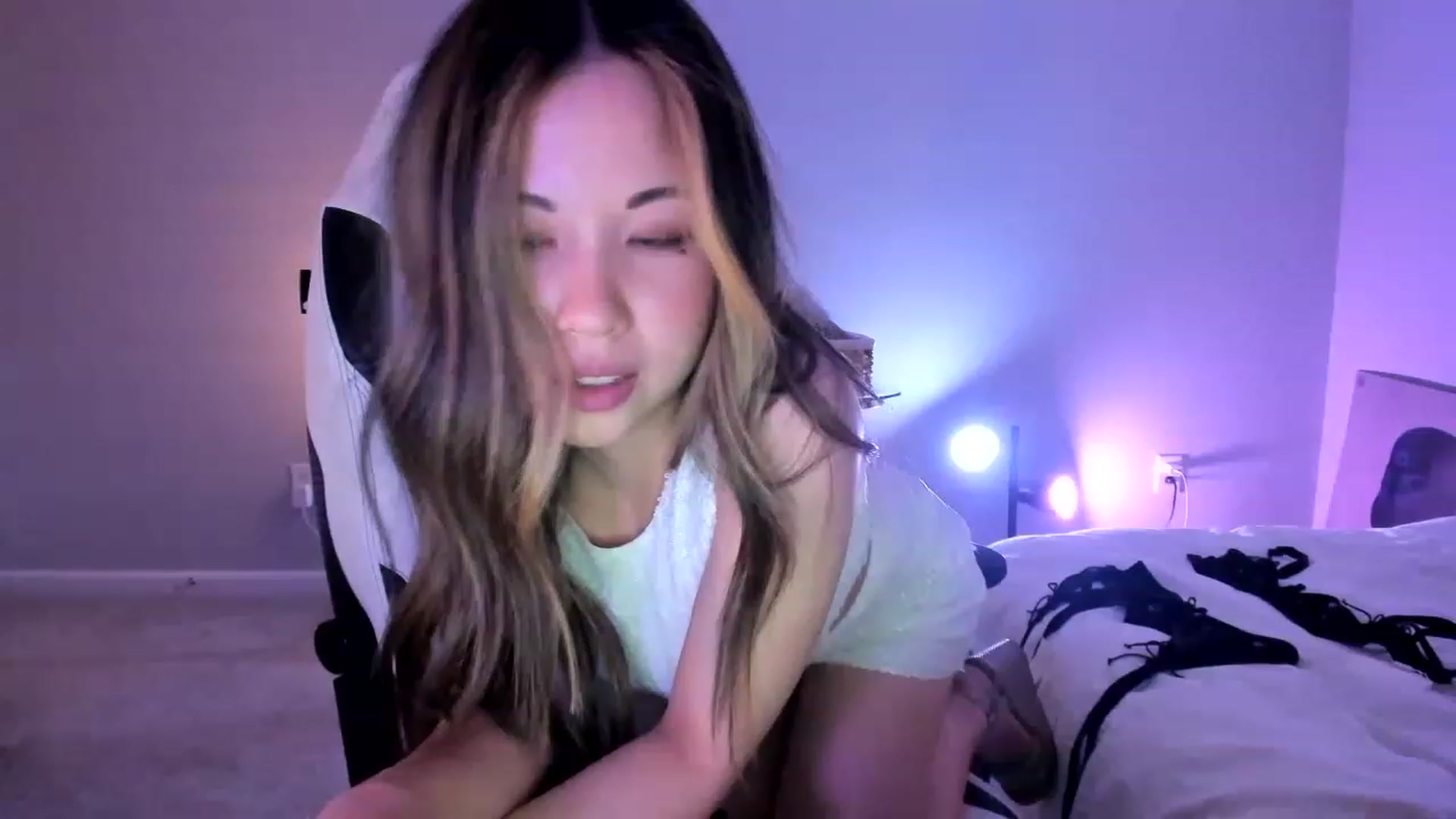 Gallery image thumbnail from daisyy_'s myfreecams stream on, 05/20/2023, 06:28 image 15 of 20