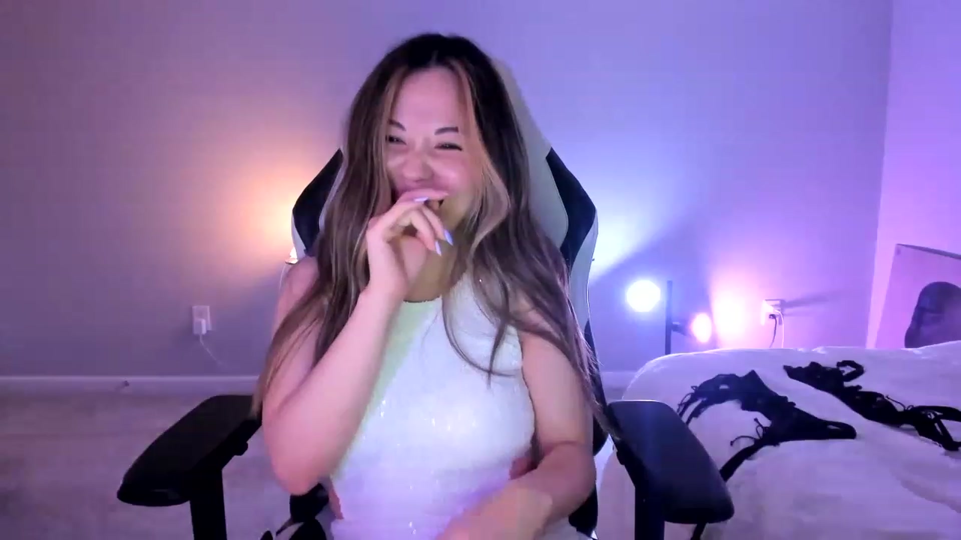 Gallery image thumbnail from daisyy_'s myfreecams stream on, 05/20/2023, 06:28 image 20 of 20