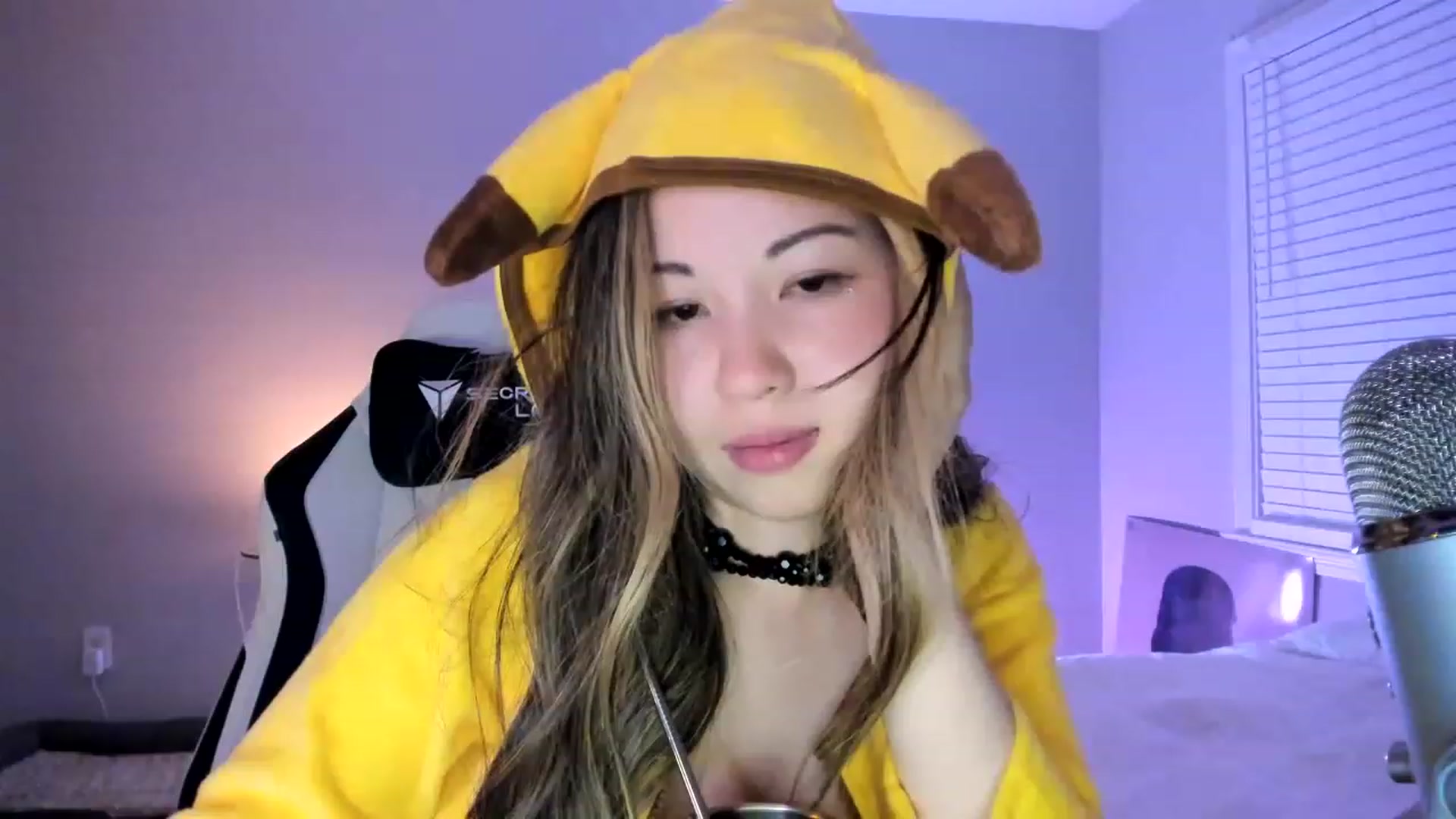 Gallery image thumbnail from daisyy_'s myfreecams stream on, 05/27/2023, 08:23 image 6 of 20