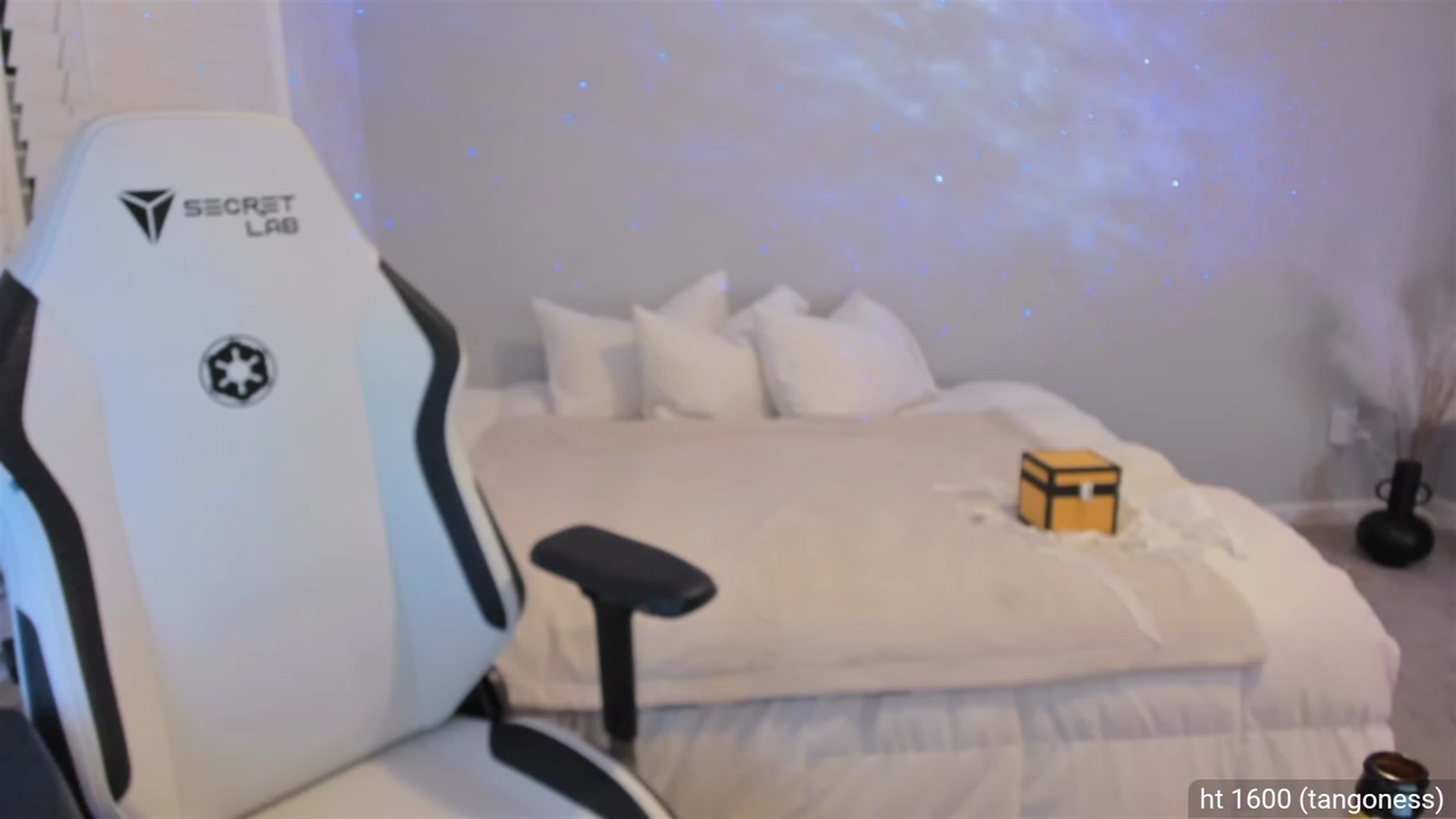 Gallery image thumbnail from daisyy_'s myfreecams stream on, 08/18/2023, 05:35 image 1 of 20
