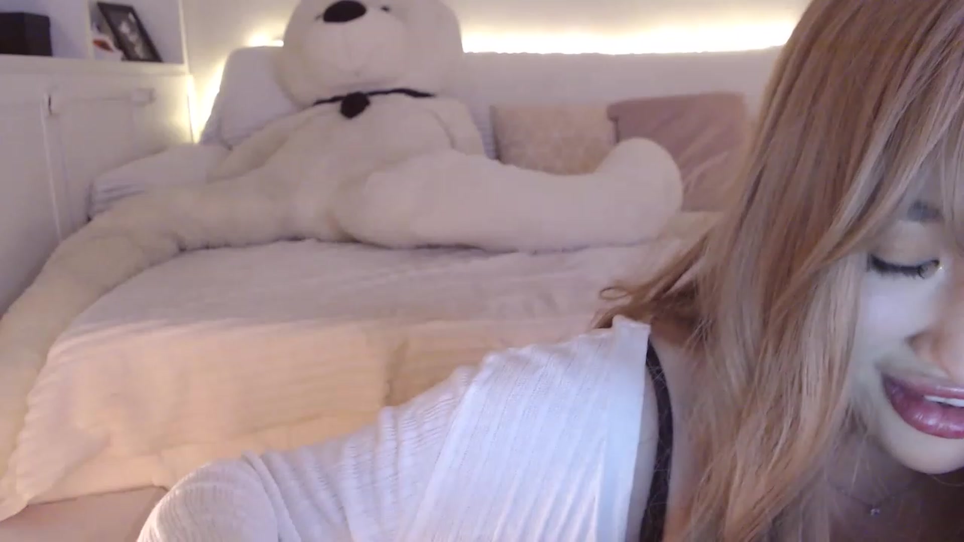 Gallery image thumbnail from daisyyum's myfreecams stream on, 02/18/2023, 09:15 image 18 of 20