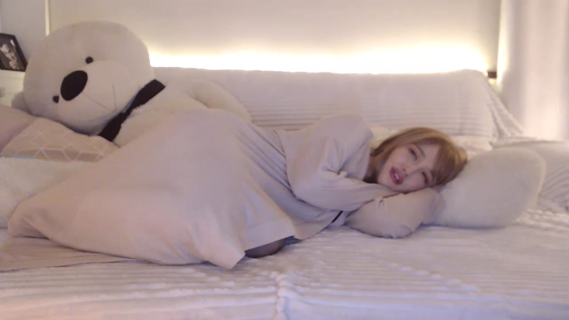 Gallery image thumbnail from daisyyum's myfreecams stream on, 02/18/2023, 12:17 image 14 of 20