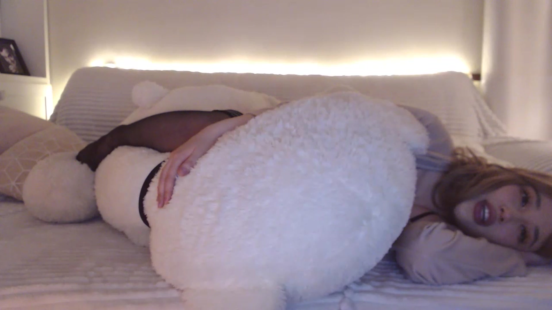 Gallery image thumbnail from daisyyum's myfreecams stream on, 02/18/2023, 12:17 image 20 of 20
