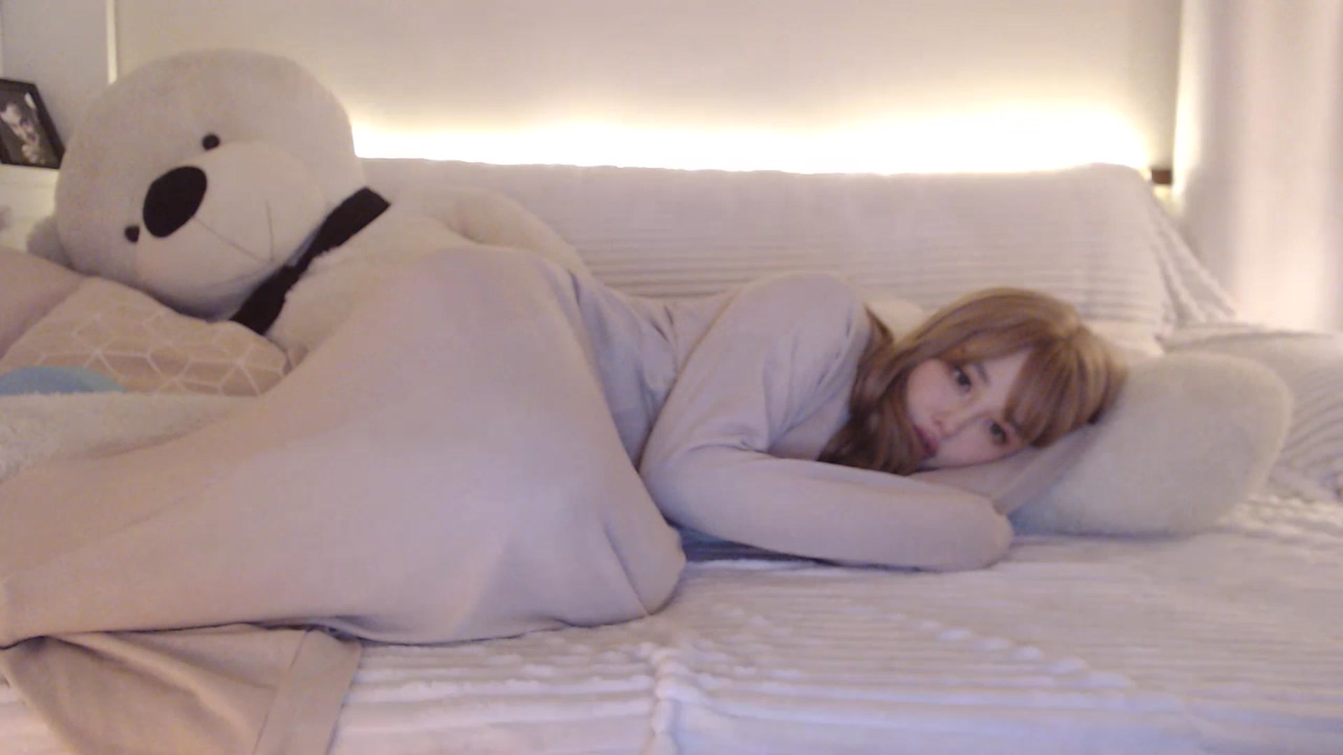 Gallery image thumbnail from daisyyum's myfreecams stream on, 02/18/2023, 12:17 image 13 of 20
