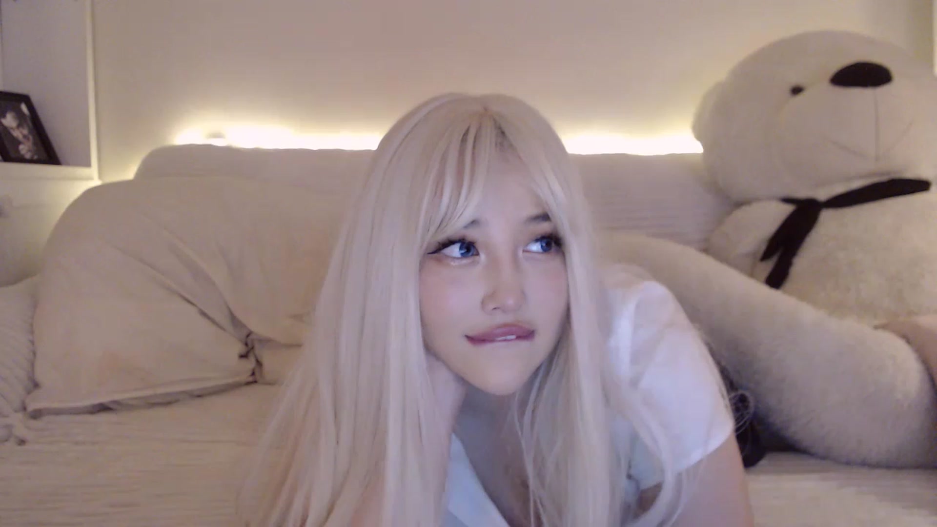 Gallery image thumbnail from daisyyum's myfreecams stream on, 03/05/2023, 14:44 image 9 of 20
