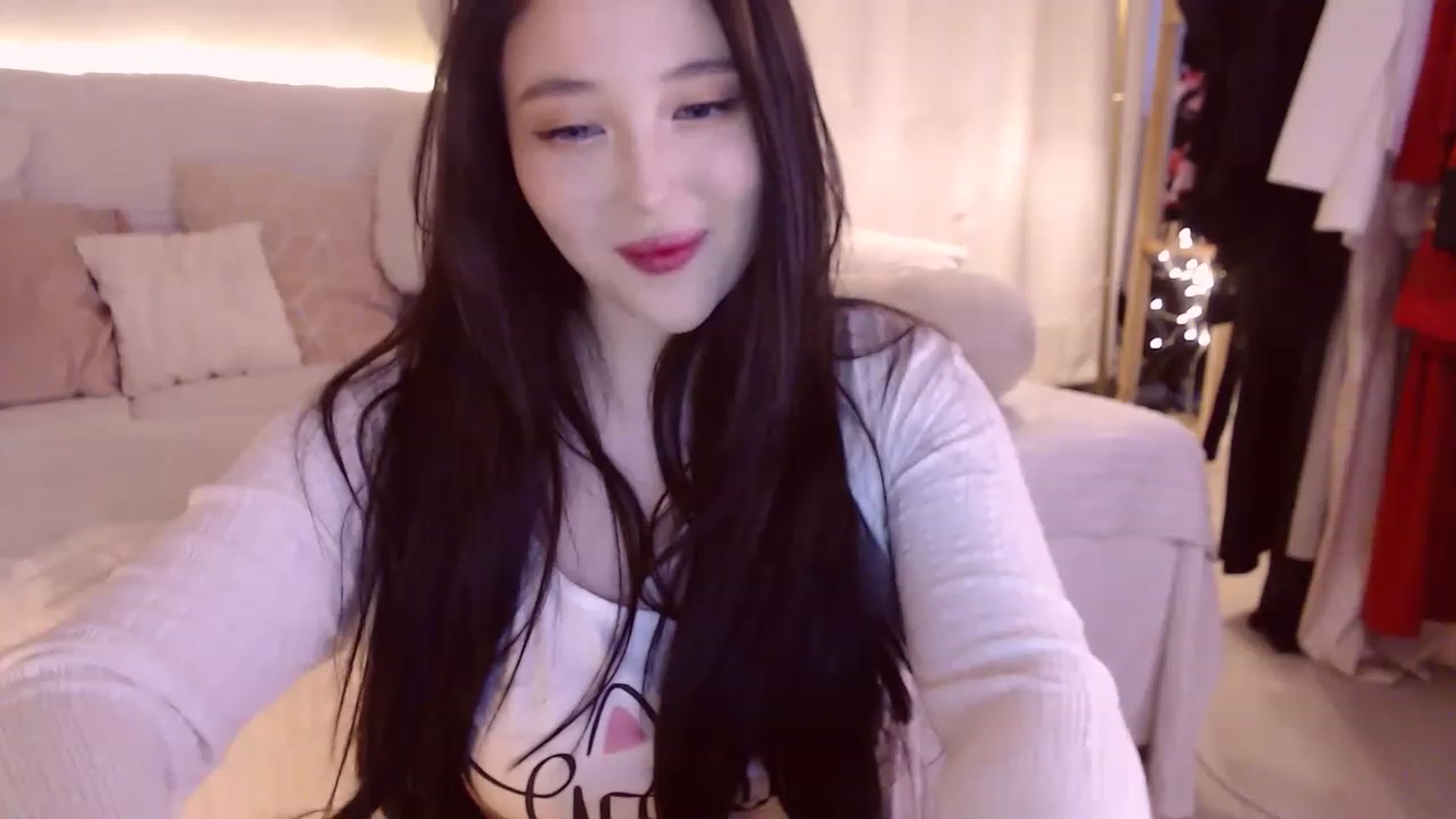 Gallery image thumbnail from daisyyum's myfreecams stream on, 04/02/2023, 07:24 image 6 of 20