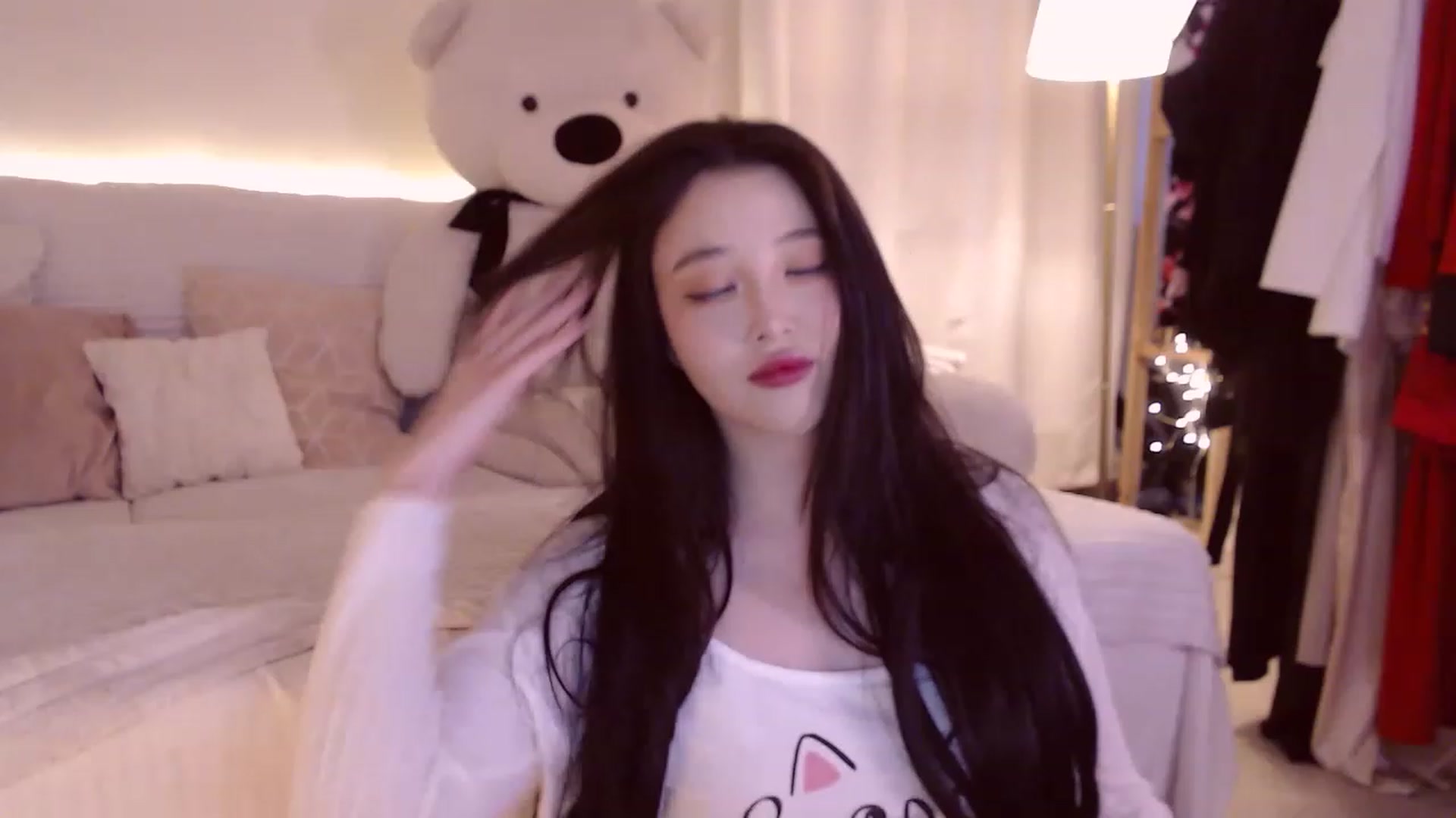 Gallery image thumbnail from daisyyum's myfreecams stream on, 04/02/2023, 07:24 image 5 of 20