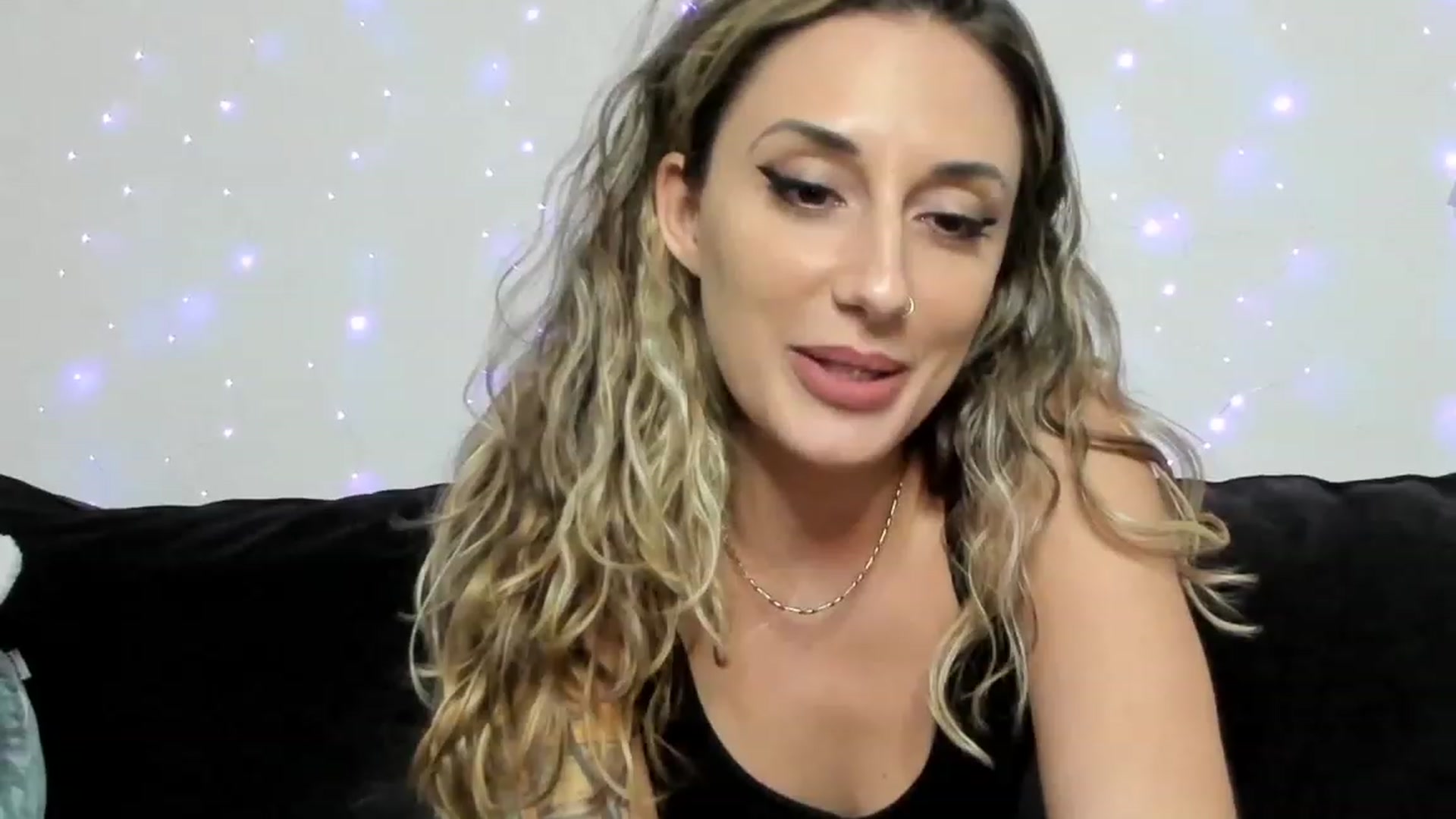 Gallery image thumbnail from daniluv_'s myfreecams stream on, 12/04/2022, 01:38 image 16 of 20