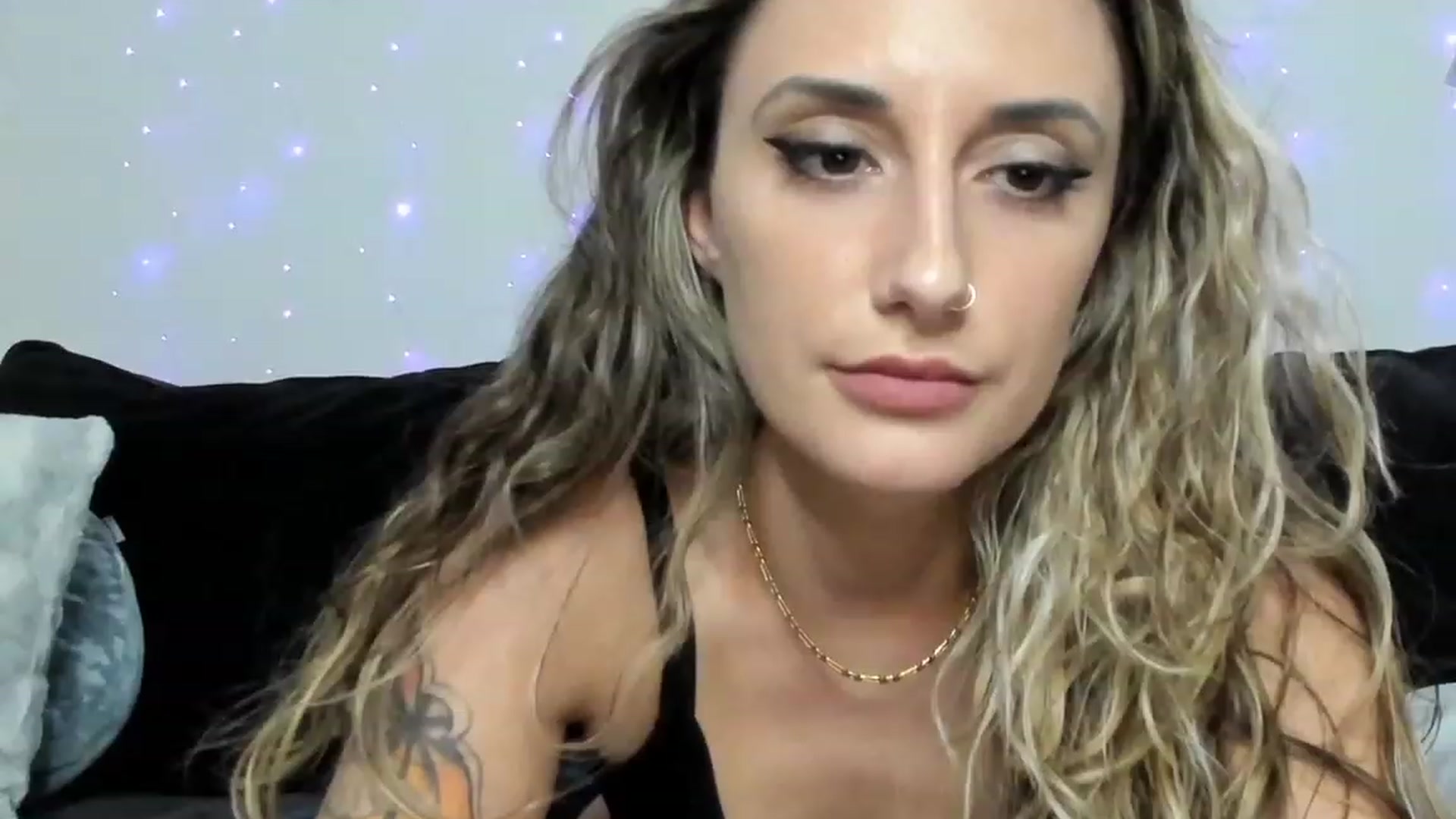 Gallery image thumbnail from daniluv_'s myfreecams stream on, 12/04/2022, 02:18 image 19 of 20