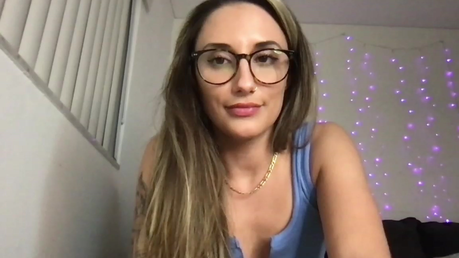 Gallery image thumbnail from daniluv_'s myfreecams stream on, 12/09/2022, 03:05 image 5 of 20