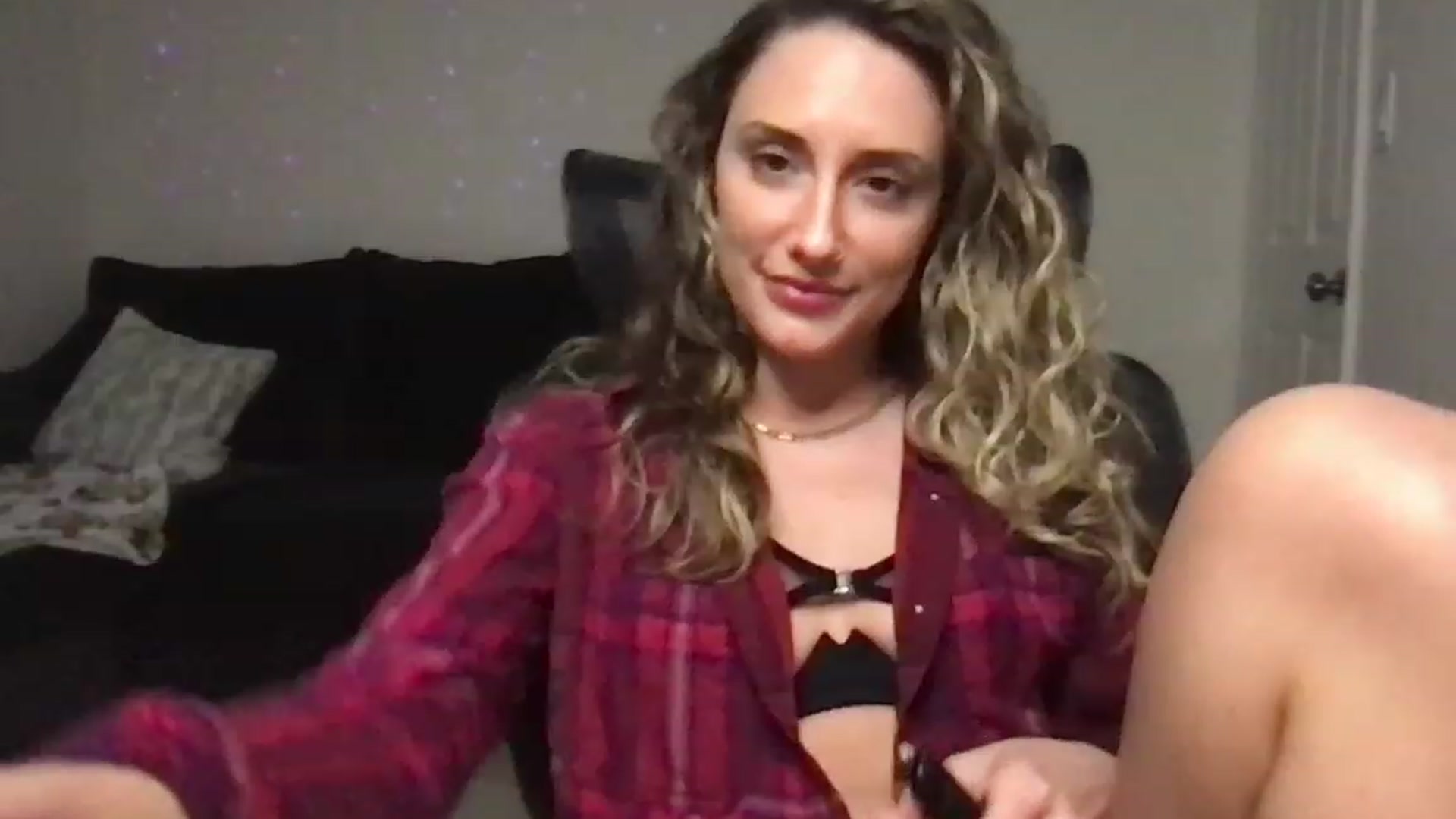 Gallery image thumbnail from daniluv_'s myfreecams stream on, 12/12/2022, 04:08 image 9 of 20