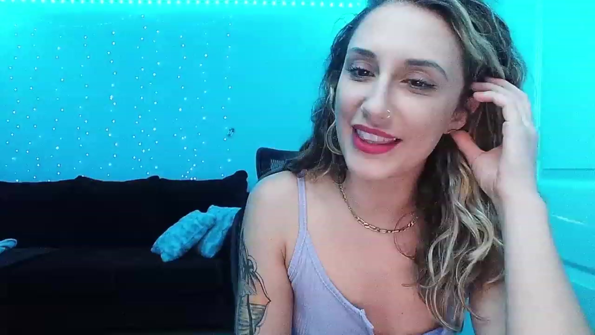 Gallery image thumbnail from daniluv_'s myfreecams stream on, 12/19/2022, 02:25 image 5 of 20