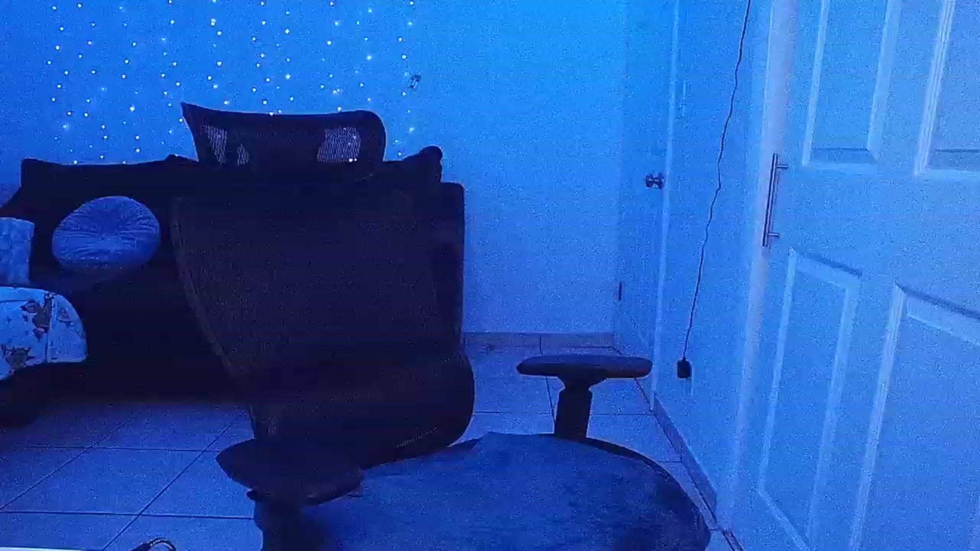 Gallery image thumbnail from daniluv_'s myfreecams stream on, 12/21/2022, 03:47 image 15 of 20