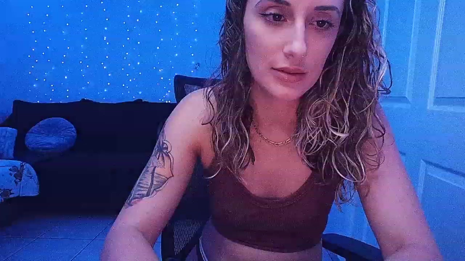 Gallery image thumbnail from daniluv_'s myfreecams stream on, 12/21/2022, 03:47 image 18 of 20