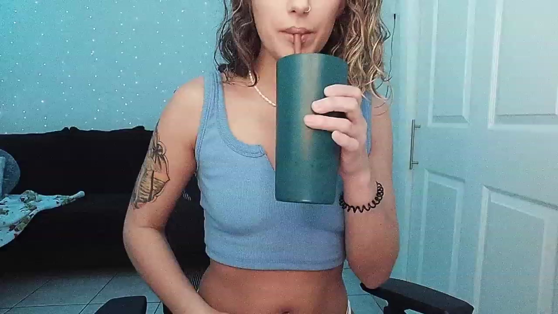 Gallery image thumbnail from daniluv_'s myfreecams stream on, 12/31/2022, 21:32 image 3 of 20