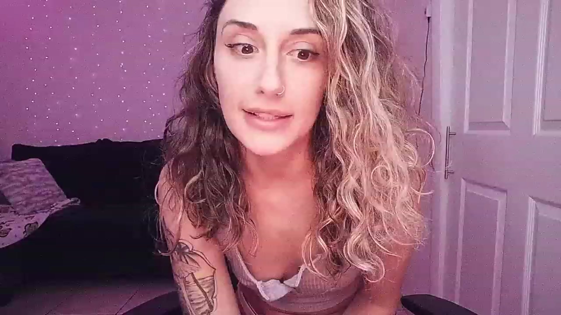 Gallery image thumbnail from daniluv_'s myfreecams stream on, 01/02/2023, 01:51 image 11 of 20