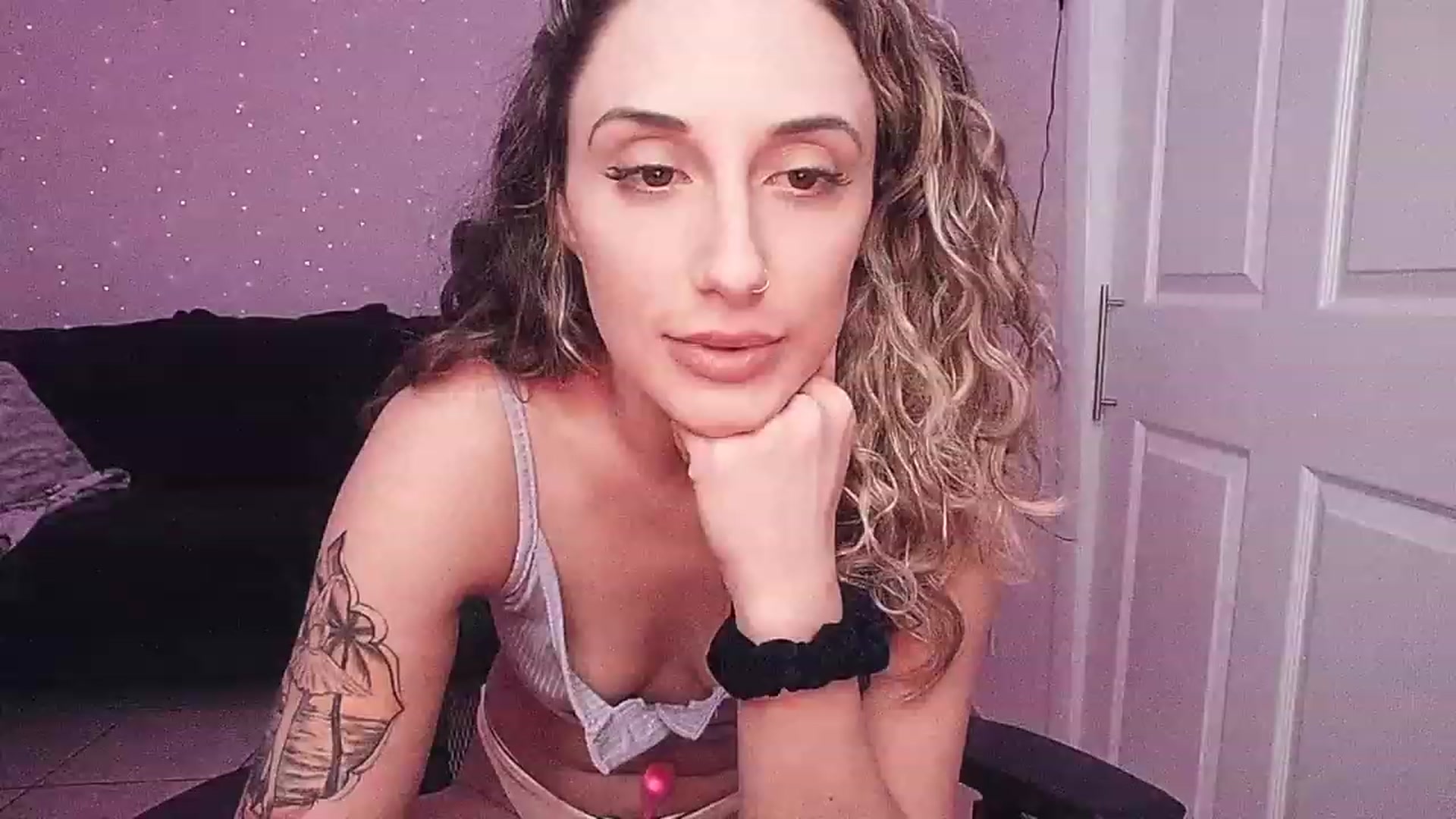 Gallery image thumbnail from daniluv_'s myfreecams stream on, 01/02/2023, 03:46 image 10 of 20