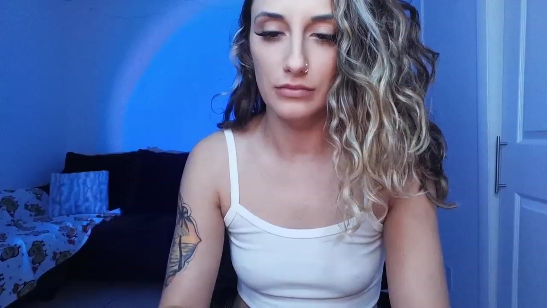 Gallery image thumbnail from daniluv_'s myfreecams stream on, 01/09/2023, 01:54 image 2 of 20