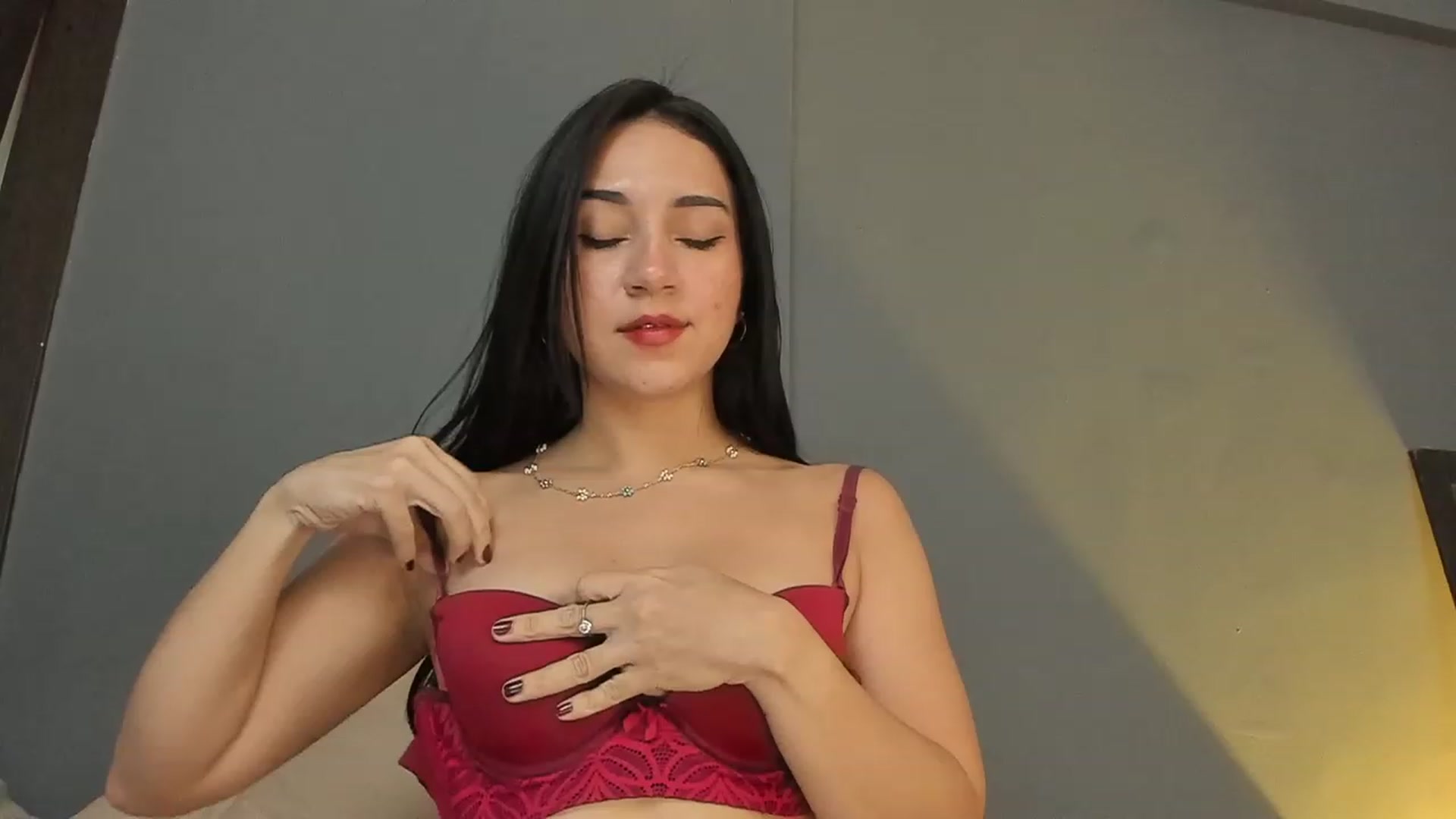 Gallery image thumbnail from dariadiaz_'s myfreecams stream on, 09/10/2023, 19:33 image 13 of 20
