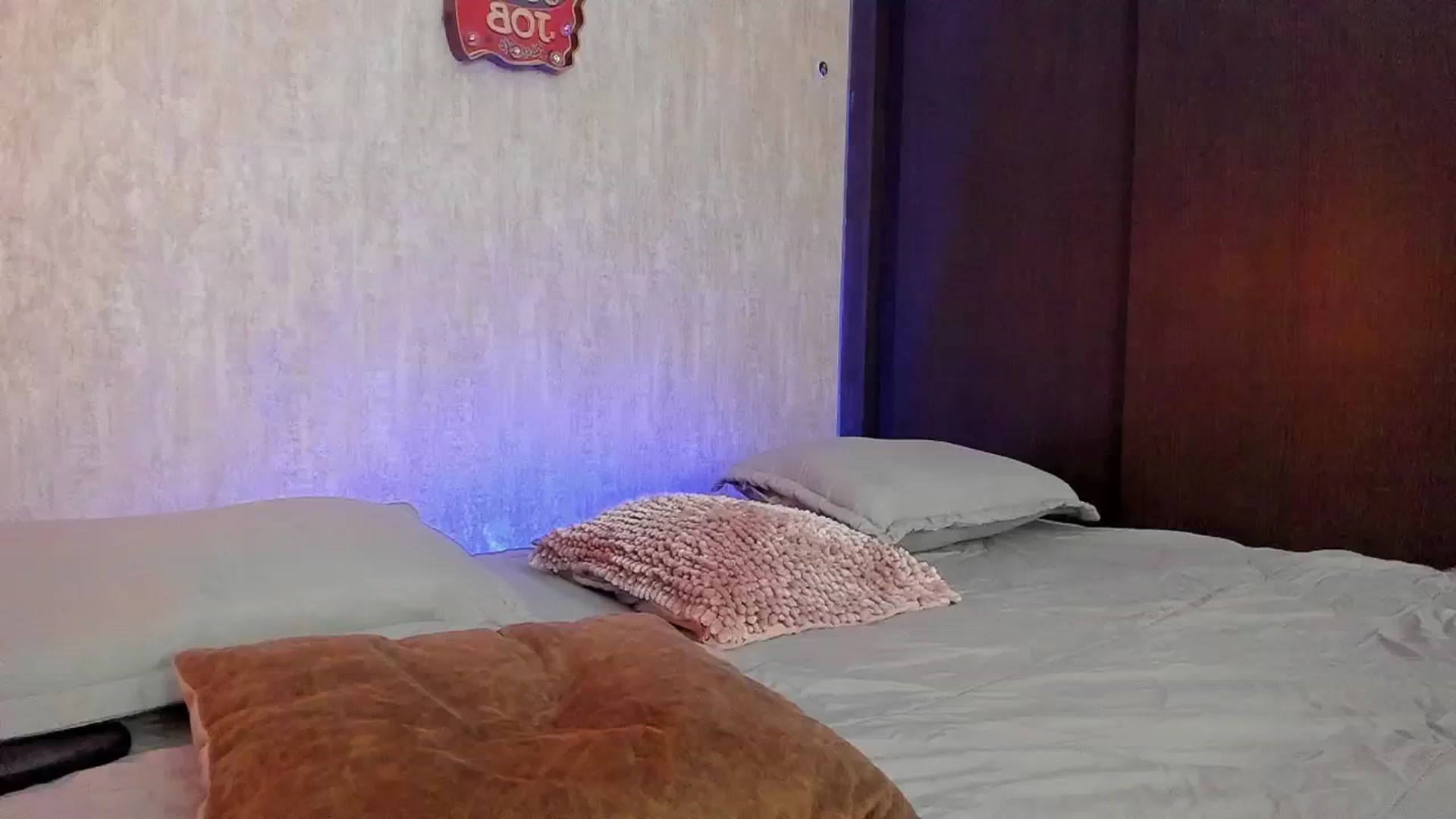 Gallery image thumbnail from dariadiaz_'s myfreecams stream on, 05/25/2024, 17:32 image 9 of 20