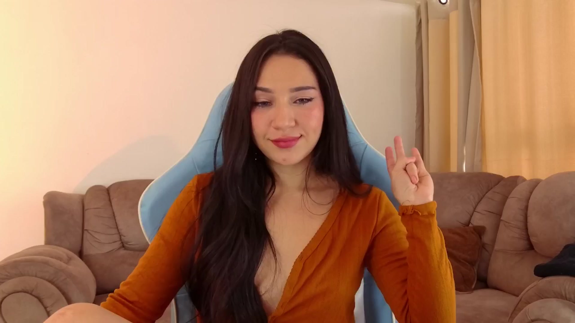 Gallery image thumbnail from dariadiaz_'s myfreecams stream on, 06/22/2024, 18:33 image 15 of 20