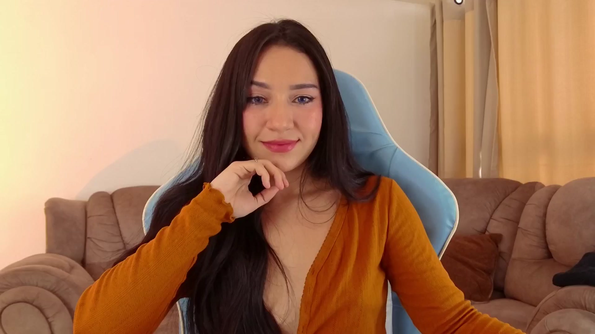 Gallery image thumbnail from dariadiaz_'s myfreecams stream on, 06/22/2024, 18:33 image 17 of 20