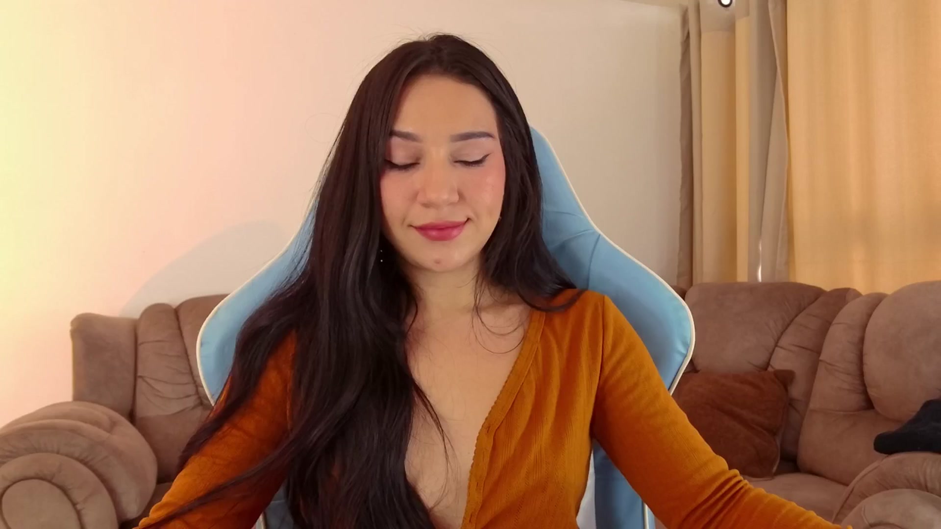 Gallery image thumbnail from dariadiaz_'s myfreecams stream on, 06/22/2024, 18:33 image 18 of 20