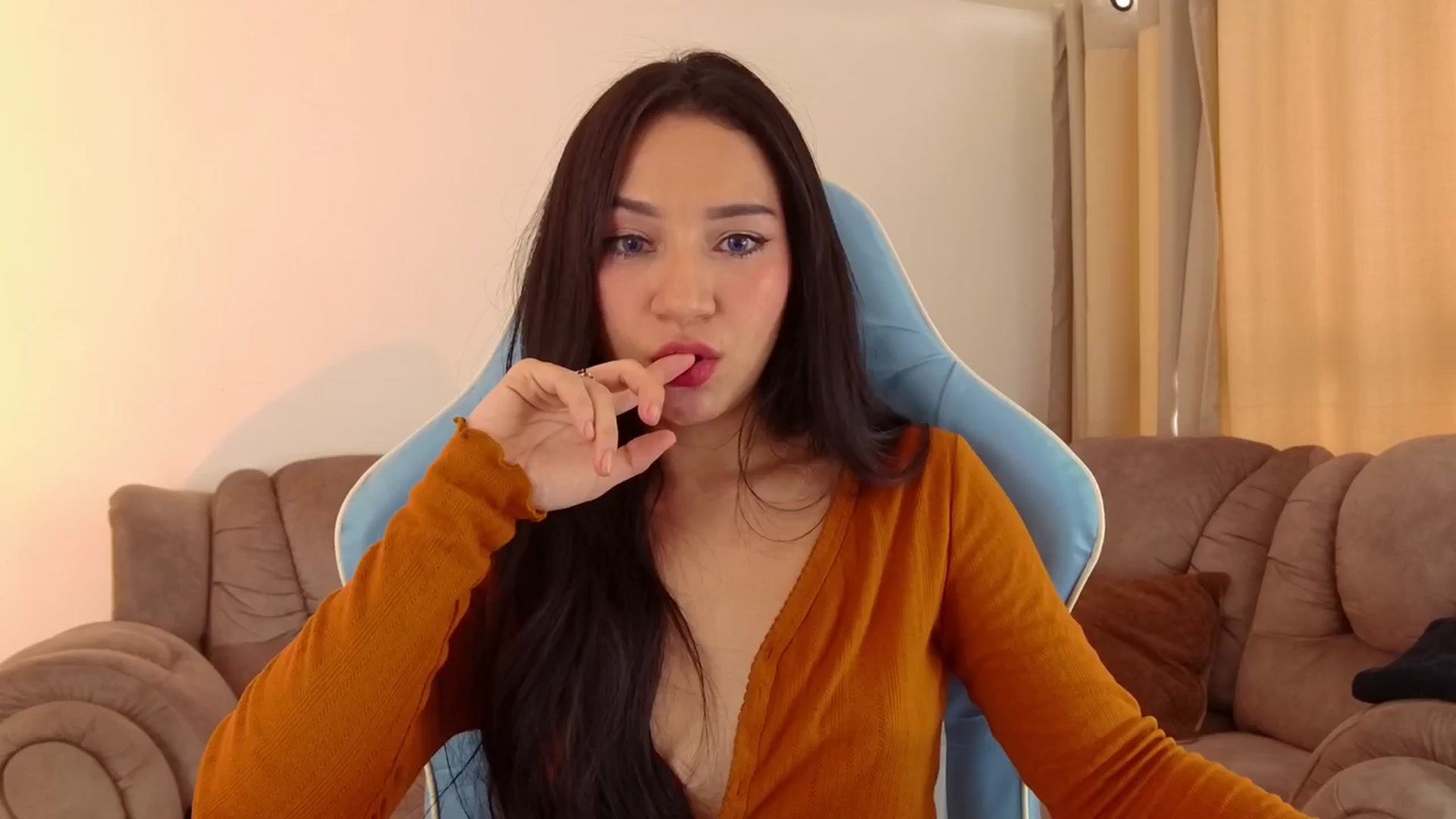Gallery image thumbnail from dariadiaz_'s myfreecams stream on, 06/22/2024, 18:33 image 16 of 20