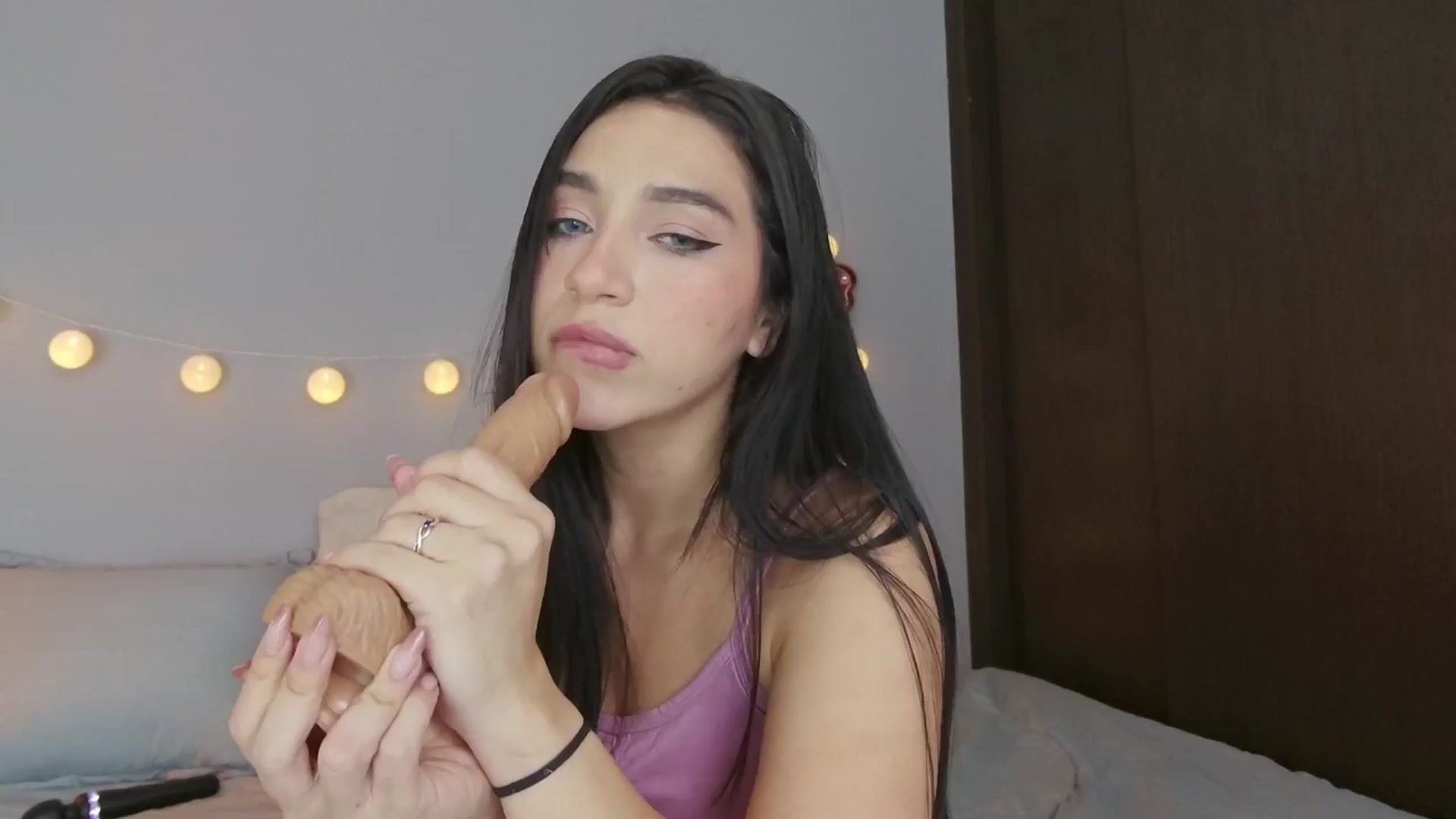 Gallery image thumbnail from dariadiaz_'s myfreecams stream on, 08/12/2024, 18:59 image 14 of 20
