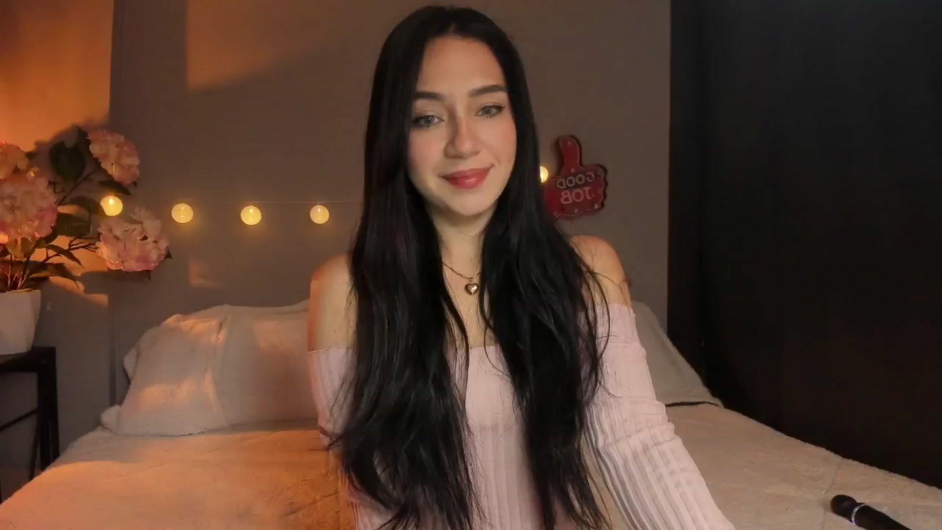 Gallery image thumbnail from dariadiaz_'s myfreecams stream on, 12/15/2024, 12:57 image 3 of 20