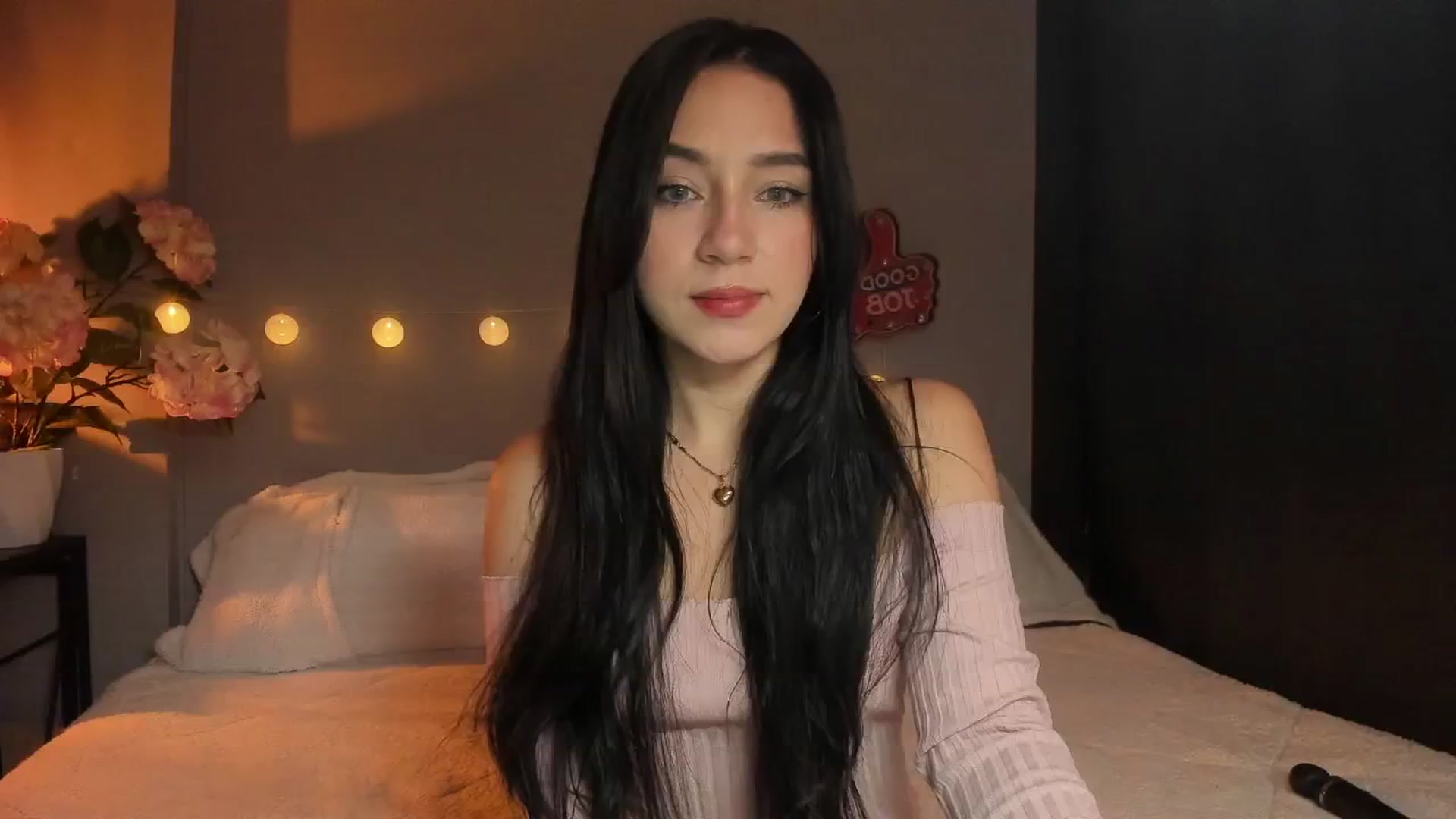 Gallery image thumbnail from dariadiaz_'s myfreecams stream on, 12/15/2024, 12:57 image 1 of 20