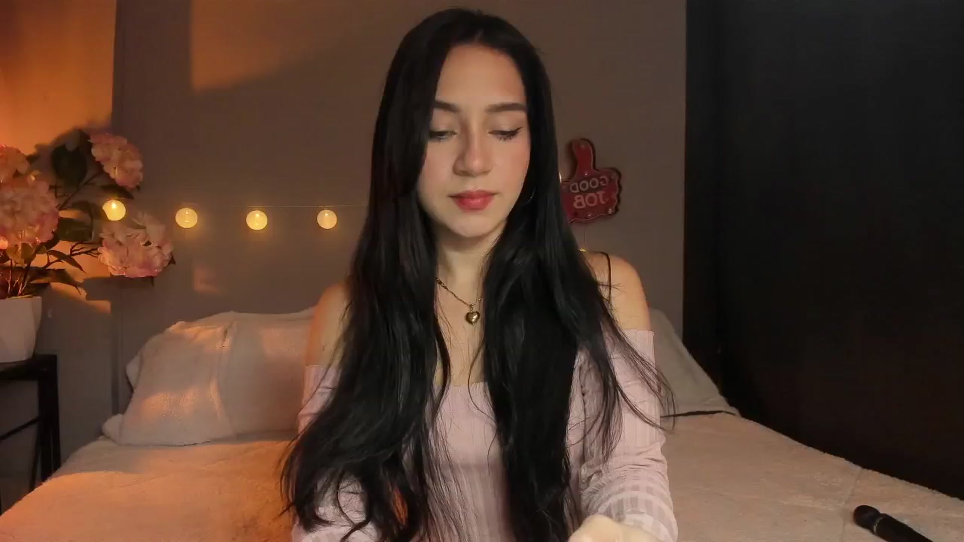 Gallery image thumbnail from dariadiaz_'s myfreecams stream on, 12/15/2024, 12:57 image 2 of 20