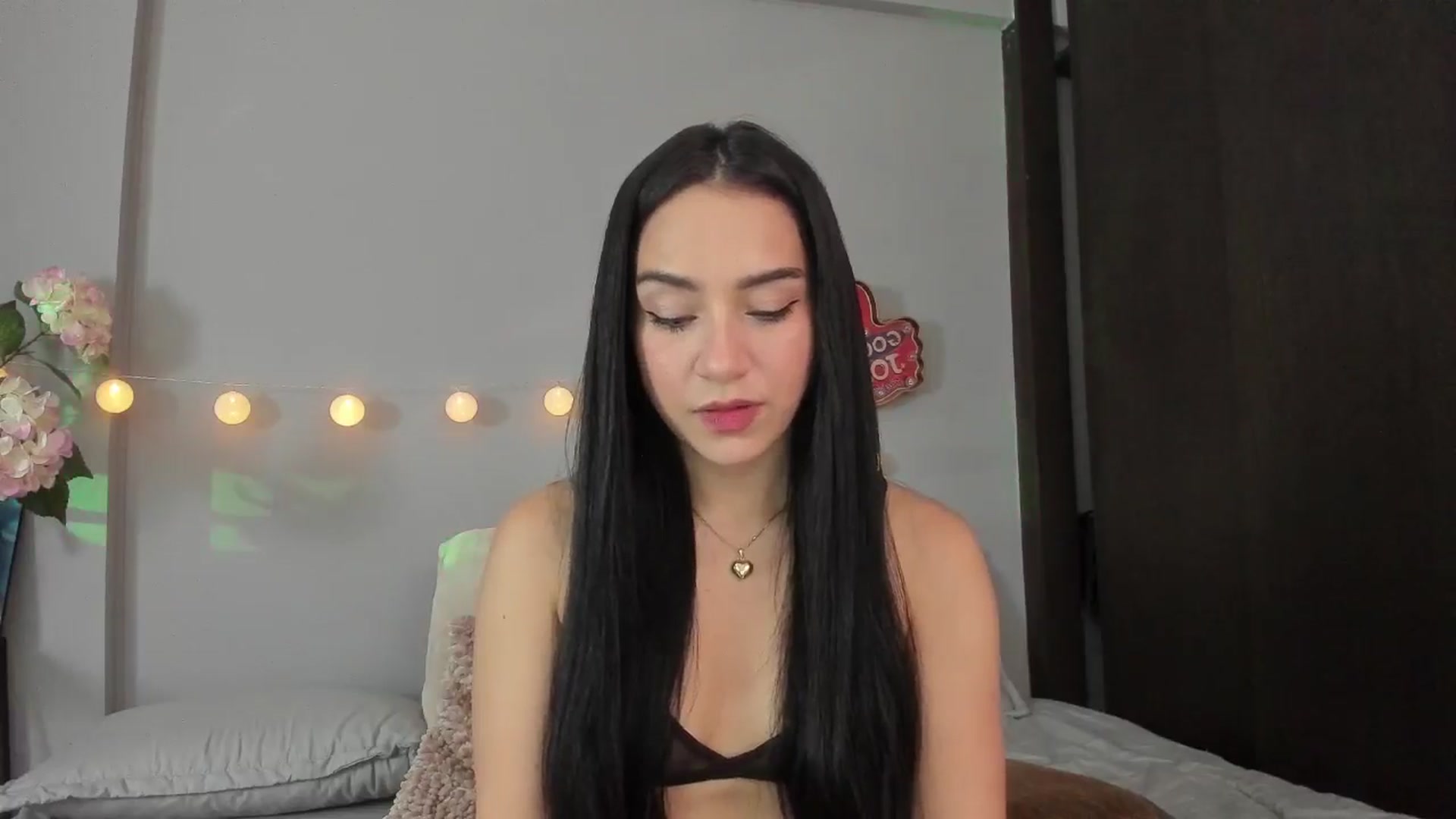 Gallery image thumbnail from dariadiaz_'s myfreecams stream on, 01/04/2025, 19:20 image 18 of 20