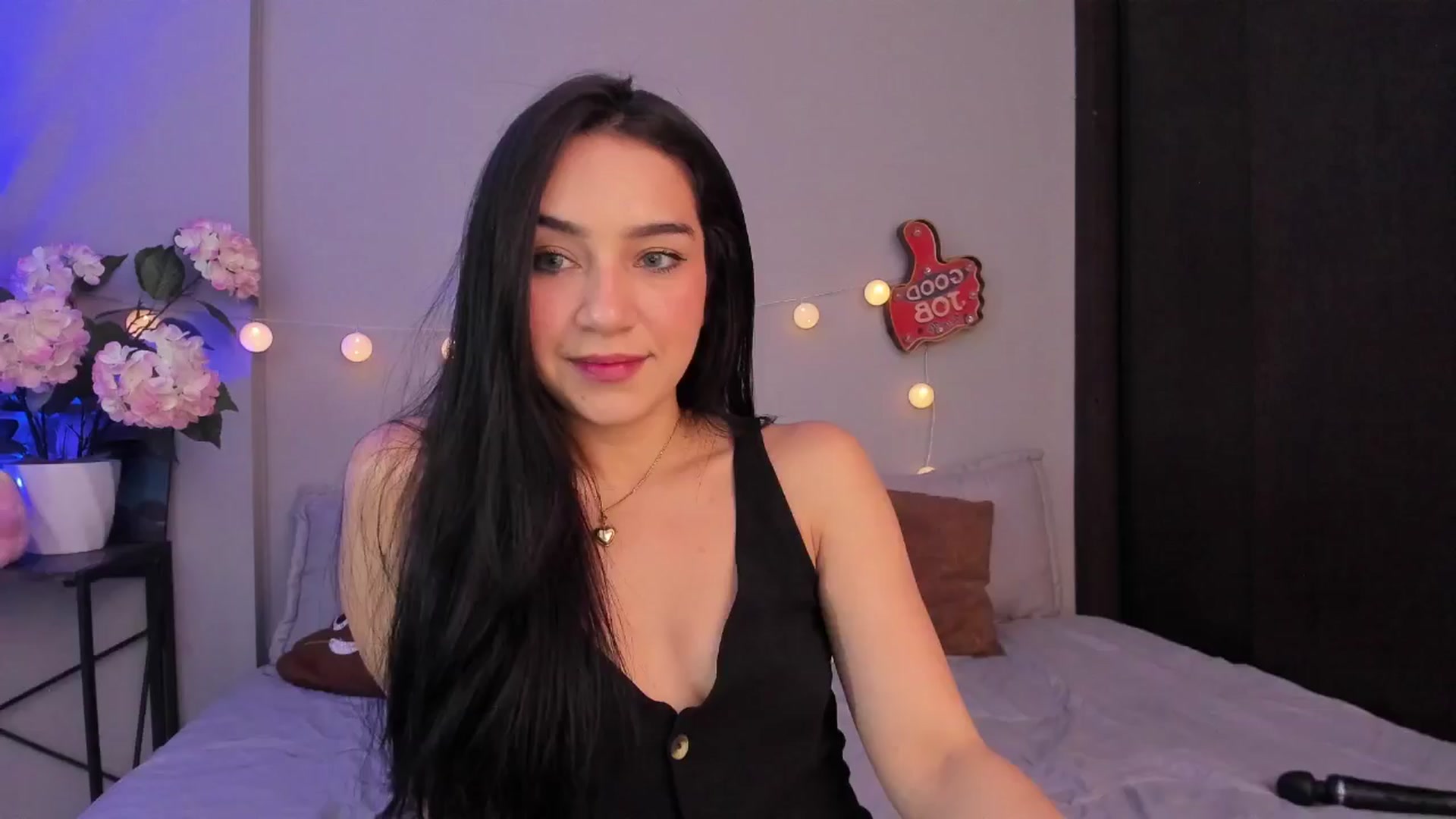 Gallery image thumbnail from dariadiaz_'s myfreecams stream on, 01/22/2025, 17:05 image 15 of 20