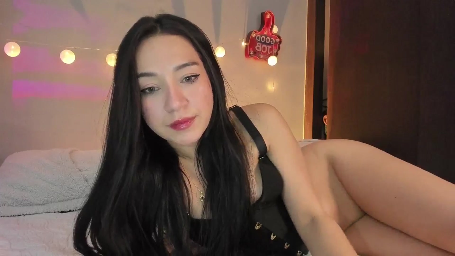 Gallery image thumbnail from dariadiaz_'s myfreecams stream on, 03/17/2025, 18:12 image 15 of 20