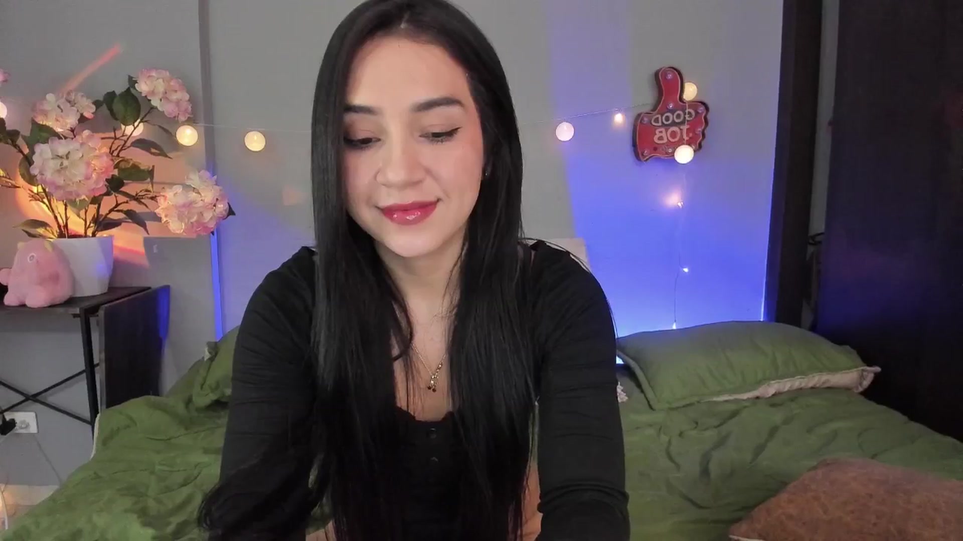 Gallery image thumbnail from dariadiaz_'s myfreecams stream on, 04/20/2025, 18:43 image 18 of 20