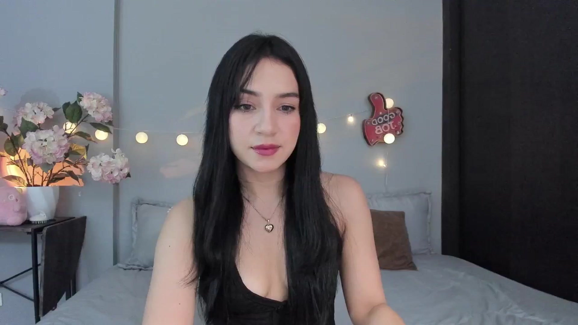 Gallery image thumbnail from dariadiaz_'s myfreecams stream on, 05/13/2025, 15:49 image 14 of 20