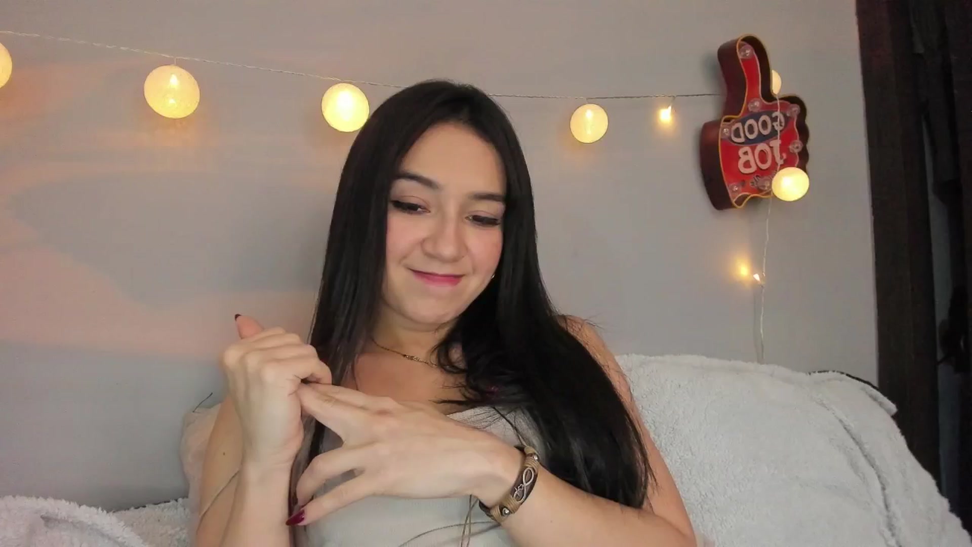 Gallery image thumbnail from dariadiaz_'s myfreecams stream on, 05/28/2025, 18:37 image 17 of 20