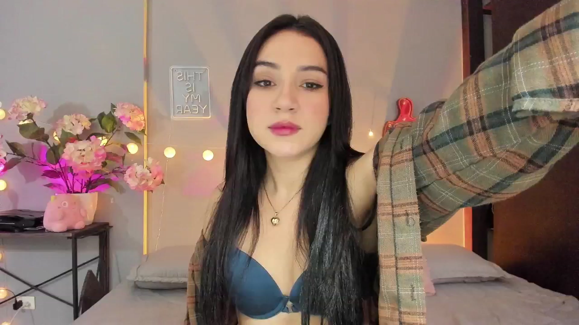 Gallery image thumbnail from dariadiaz_'s myfreecams stream on, 06/06/2025, 16:15 image 3 of 20