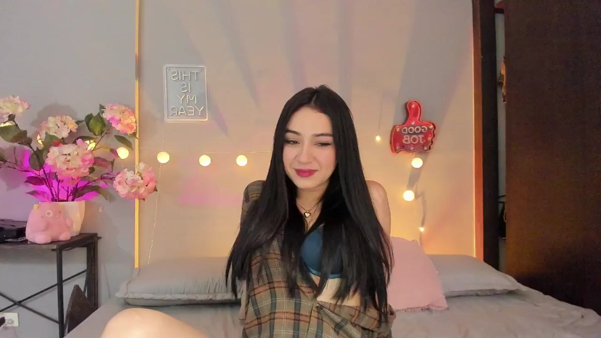 Gallery image thumbnail from dariadiaz_'s myfreecams stream on, 06/06/2025, 16:15 image 8 of 20
