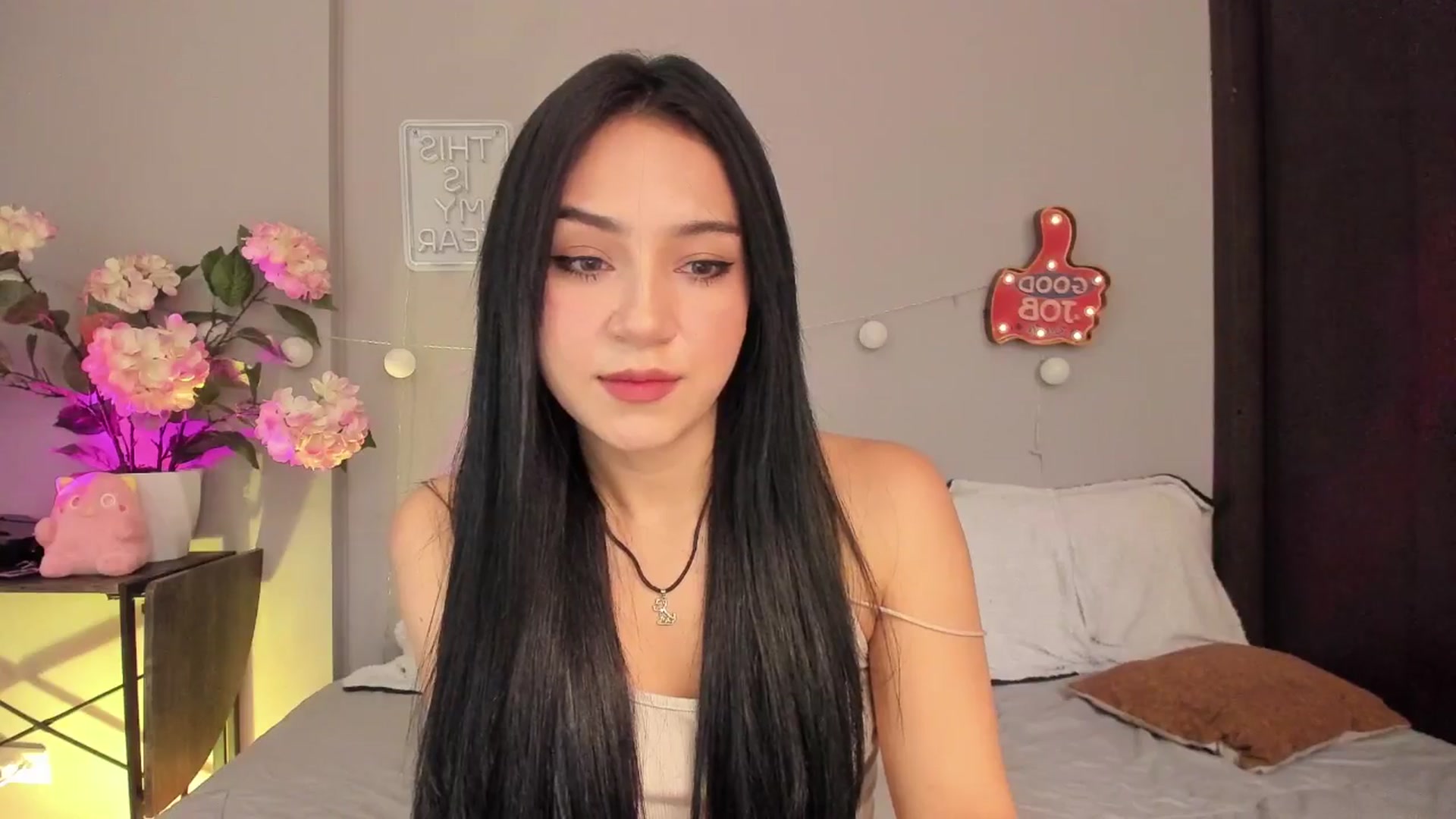 Gallery image thumbnail from dariadiaz_'s myfreecams stream on, 06/21/2025, 16:05 image 10 of 20