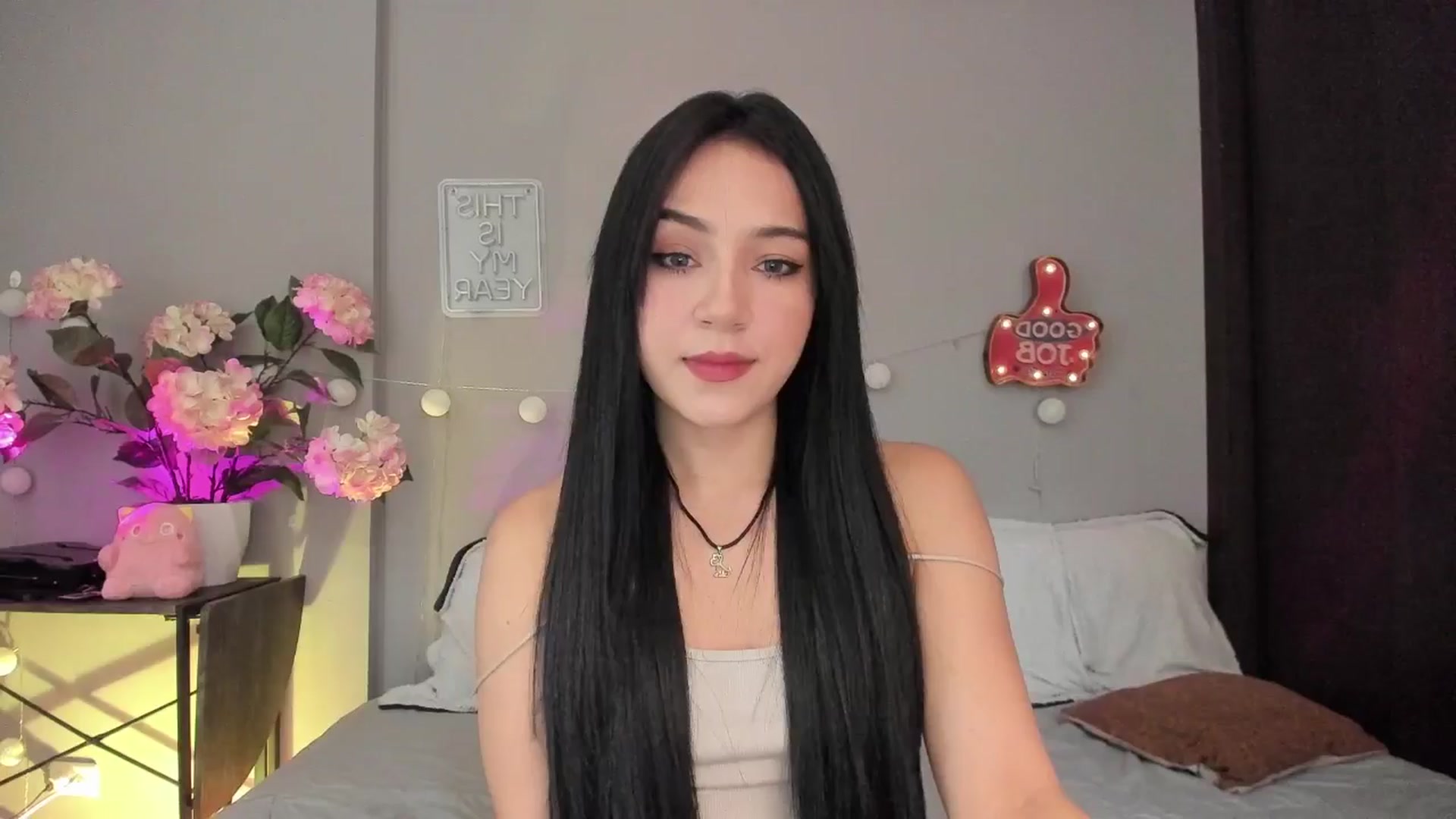 Gallery image thumbnail from dariadiaz_'s myfreecams stream on, 06/21/2025, 16:05 image 1 of 20
