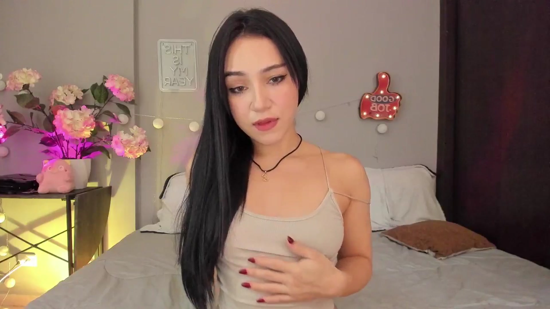 Gallery image thumbnail from dariadiaz_'s myfreecams stream on, 06/21/2025, 16:05 image 18 of 20