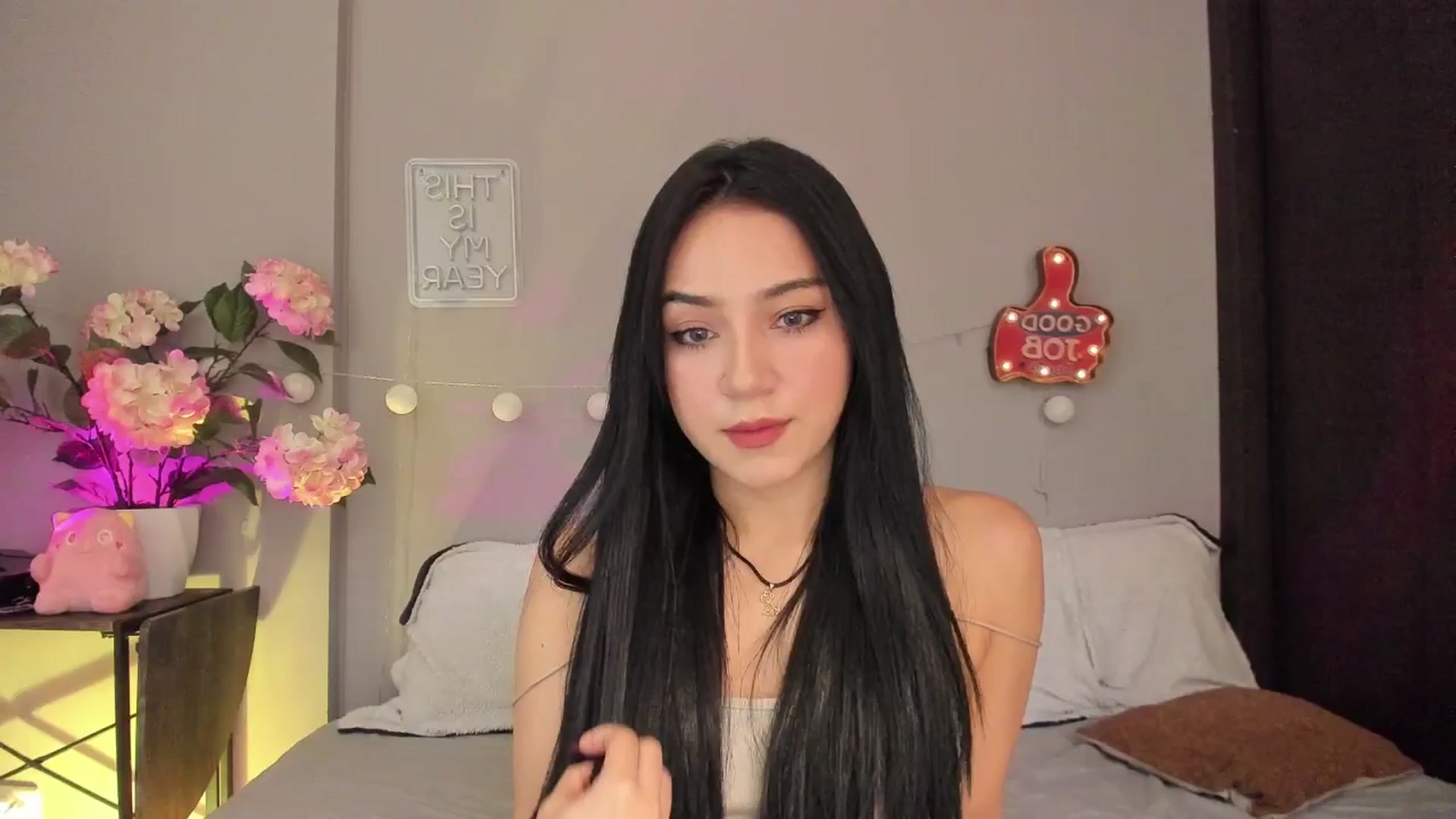 Gallery image thumbnail from dariadiaz_'s myfreecams stream on, 06/21/2025, 16:05 image 4 of 20