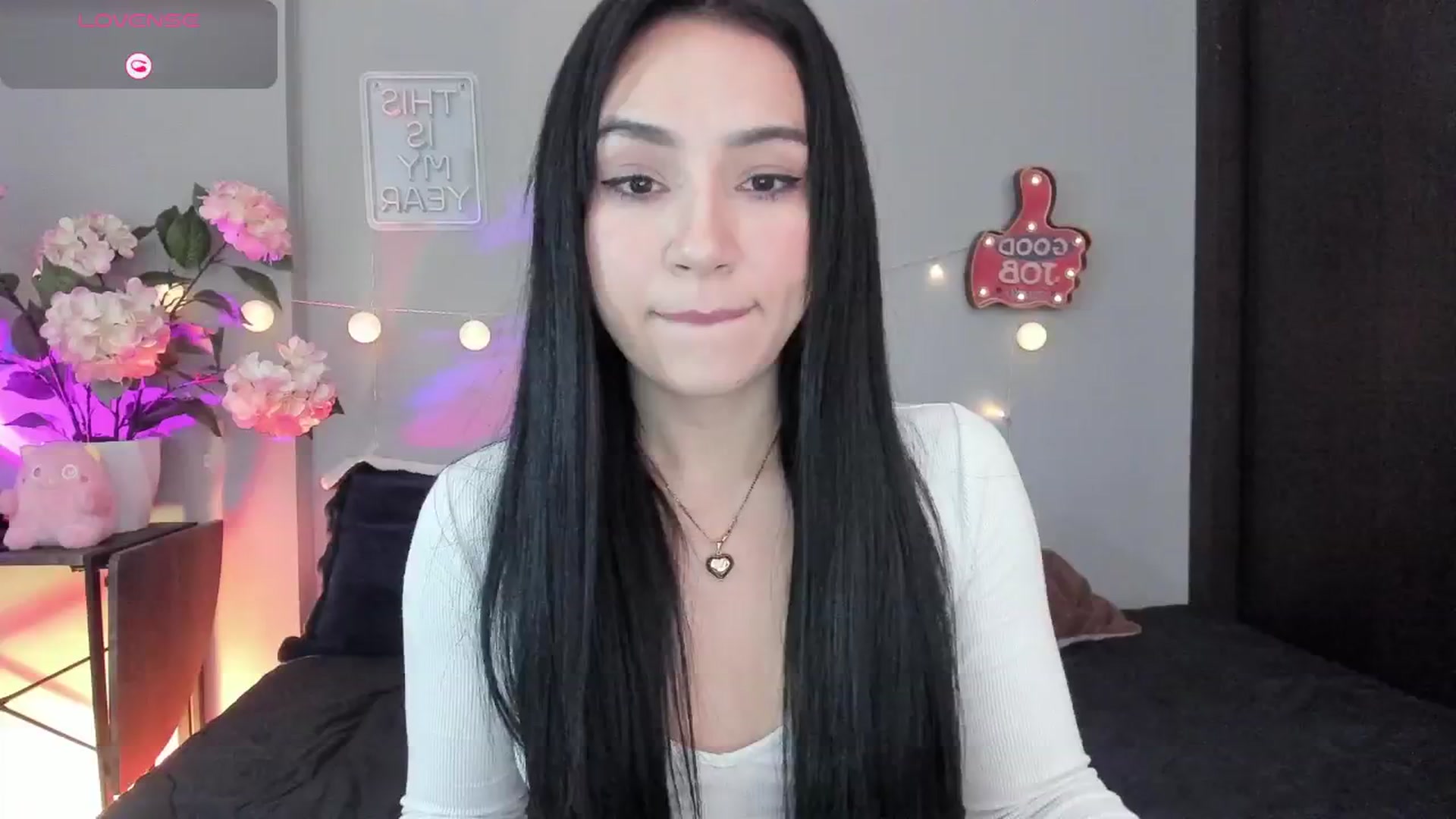 Gallery image thumbnail from dariadiaz_'s myfreecams stream on, 06/25/2025, 16:18 image 19 of 20