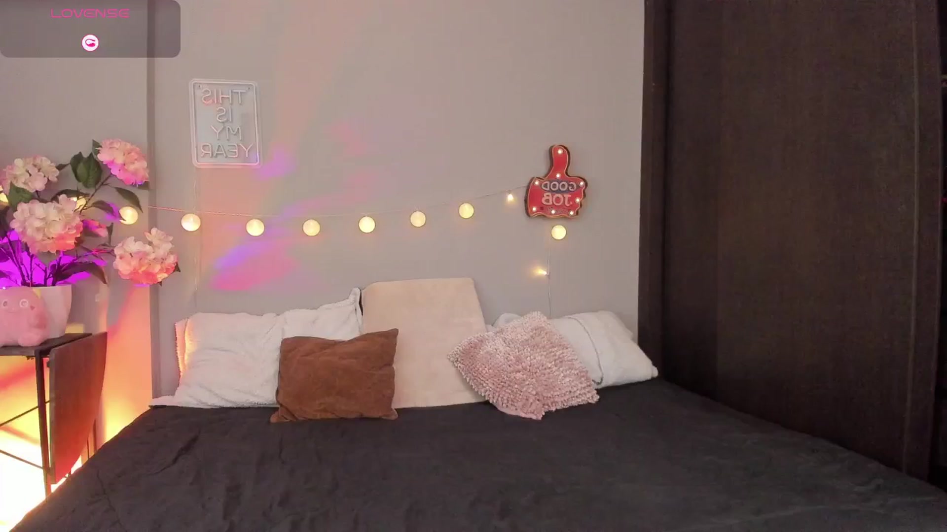 Gallery image thumbnail from dariadiaz_'s myfreecams stream on, 06/25/2025, 16:18 image 1 of 20