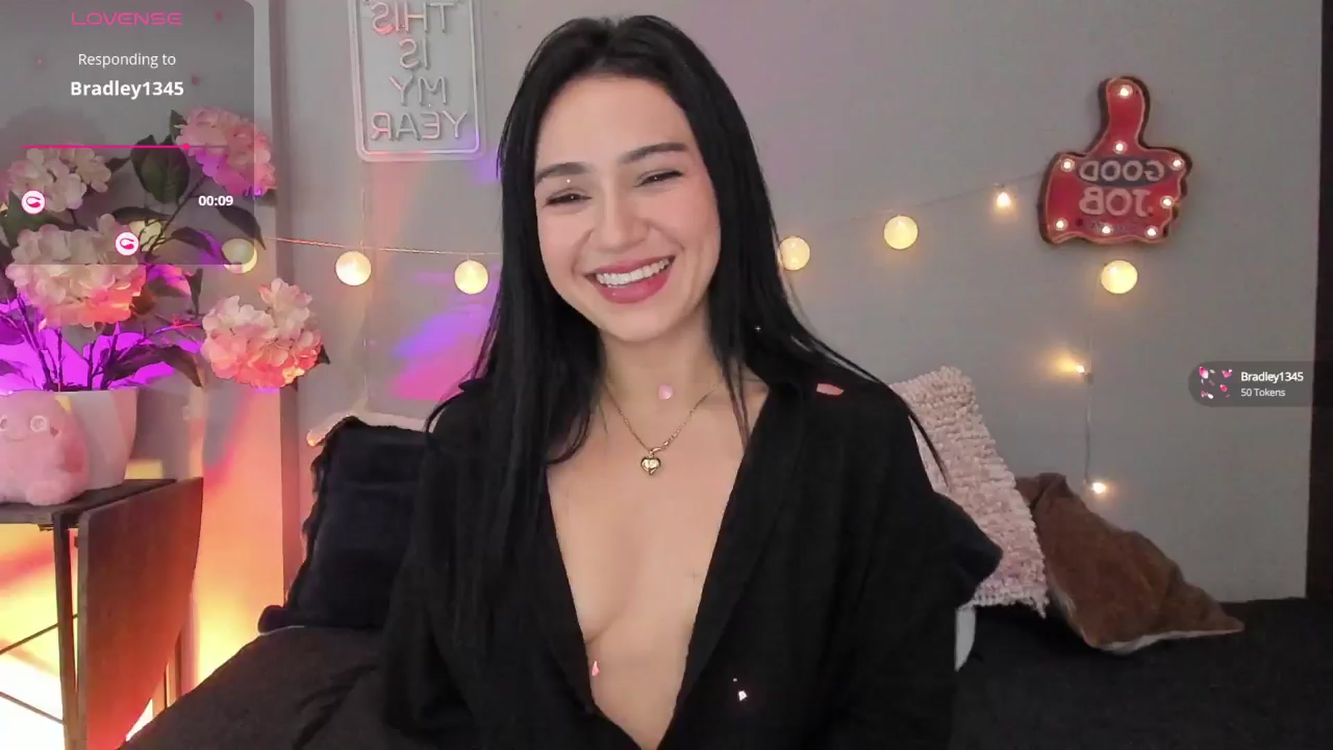 Gallery image thumbnail from dariadiaz_'s myfreecams stream on, 06/25/2025, 16:49 image 16 of 20